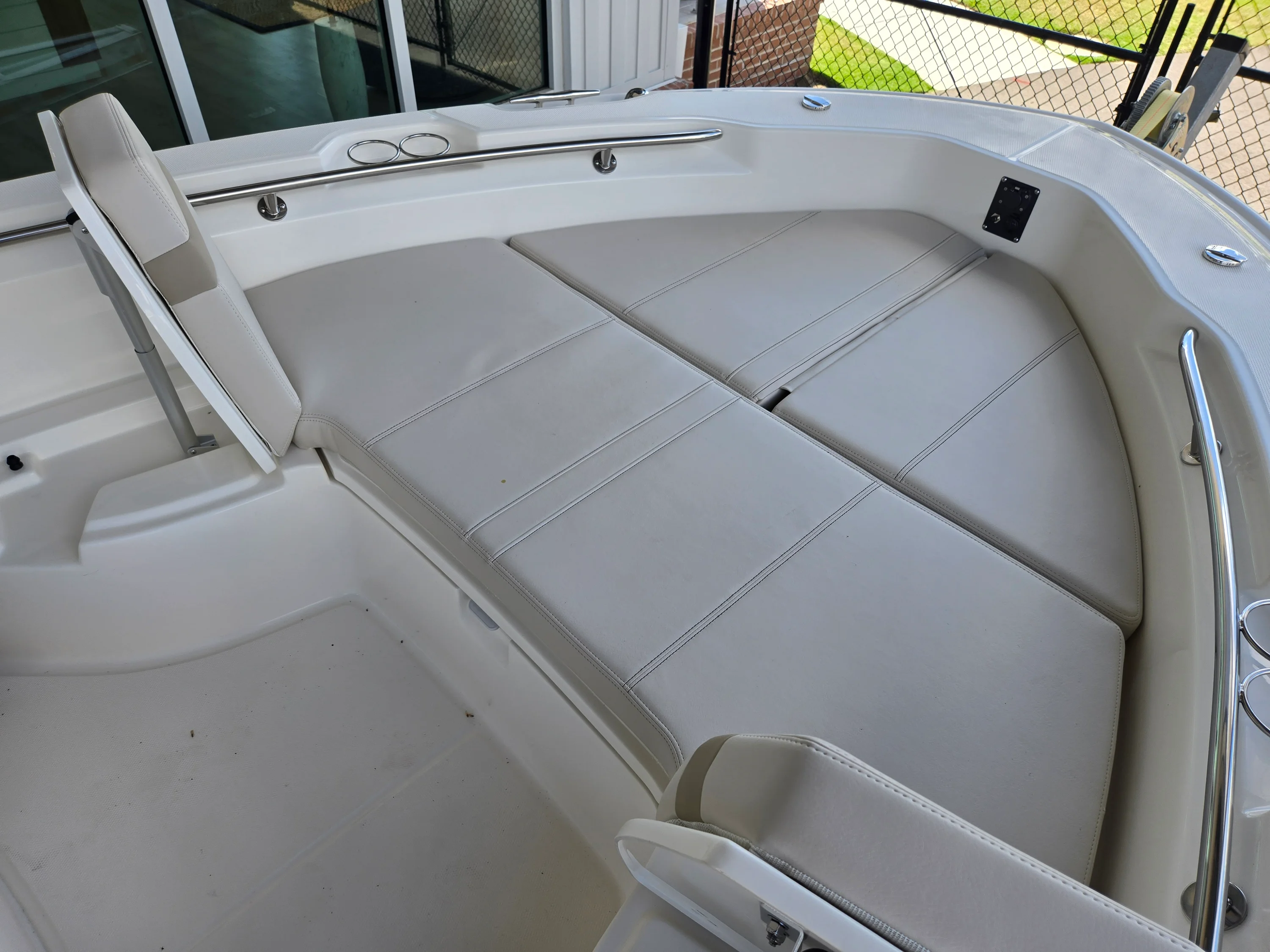 2026 Boston Whaler 250 Dauntless Image Thumbnail #17