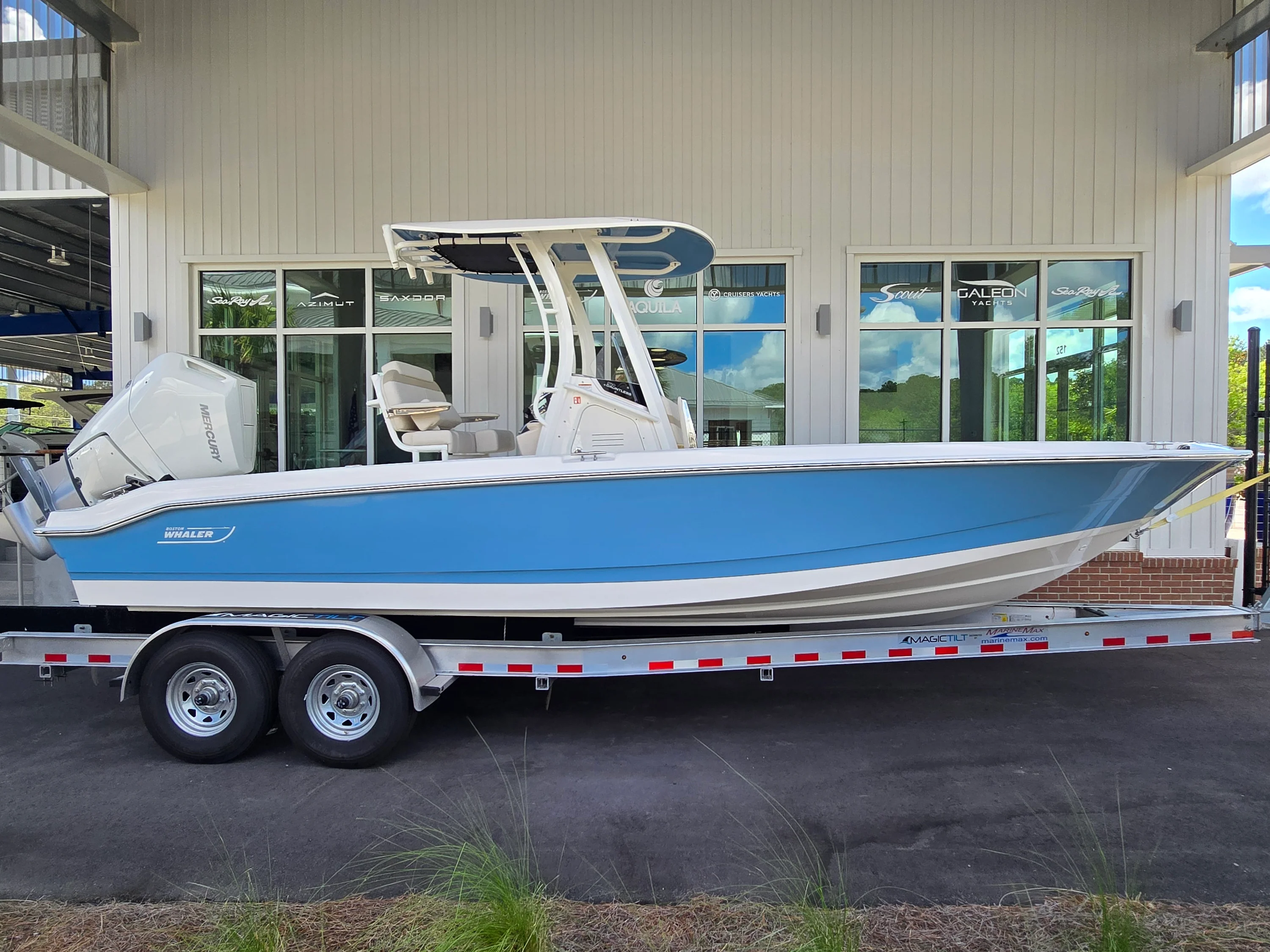 2026 Boston Whaler 250 Dauntless Image Thumbnail #0