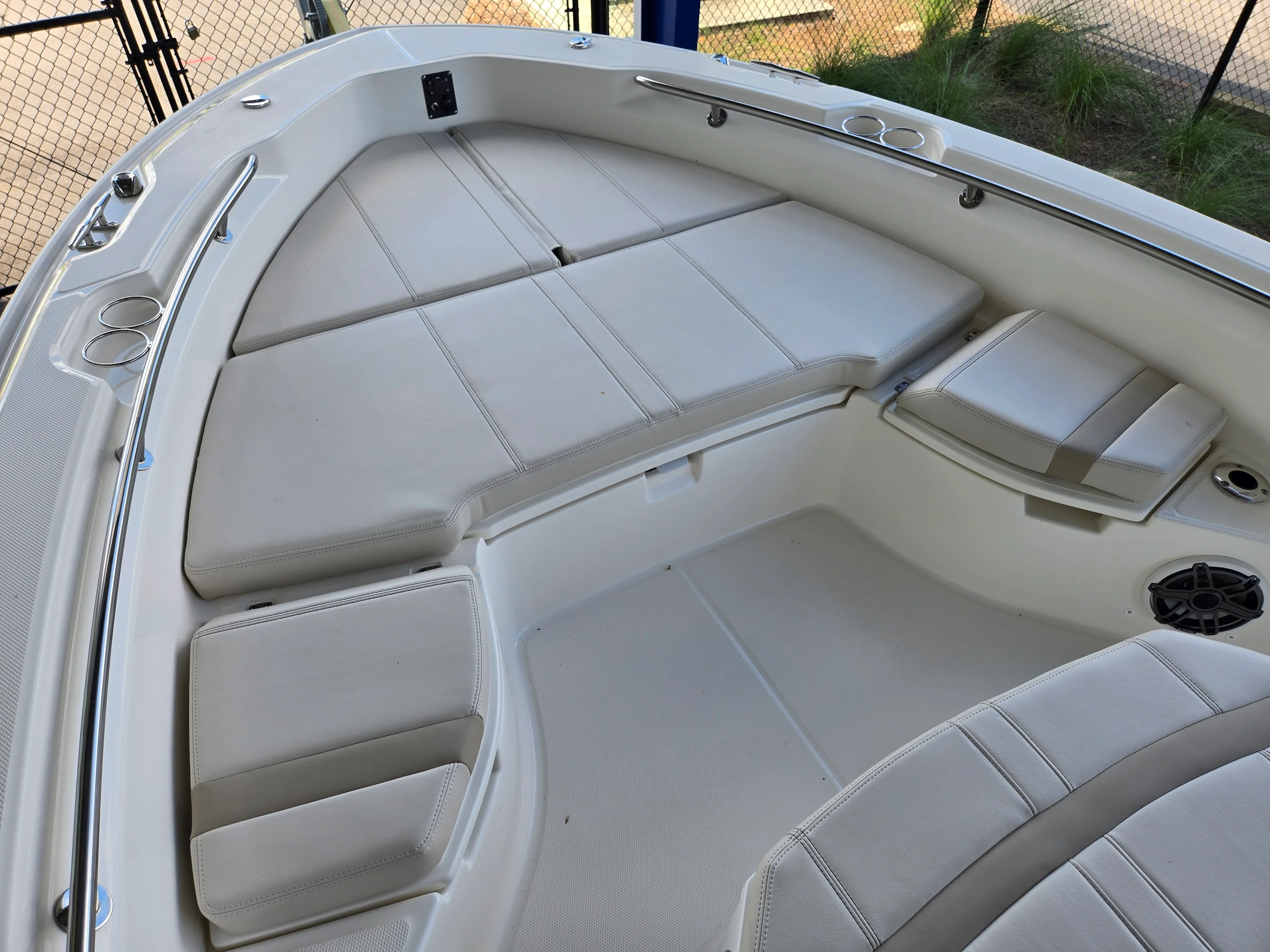 2026 Boston Whaler 250 Dauntless Image Thumbnail #15