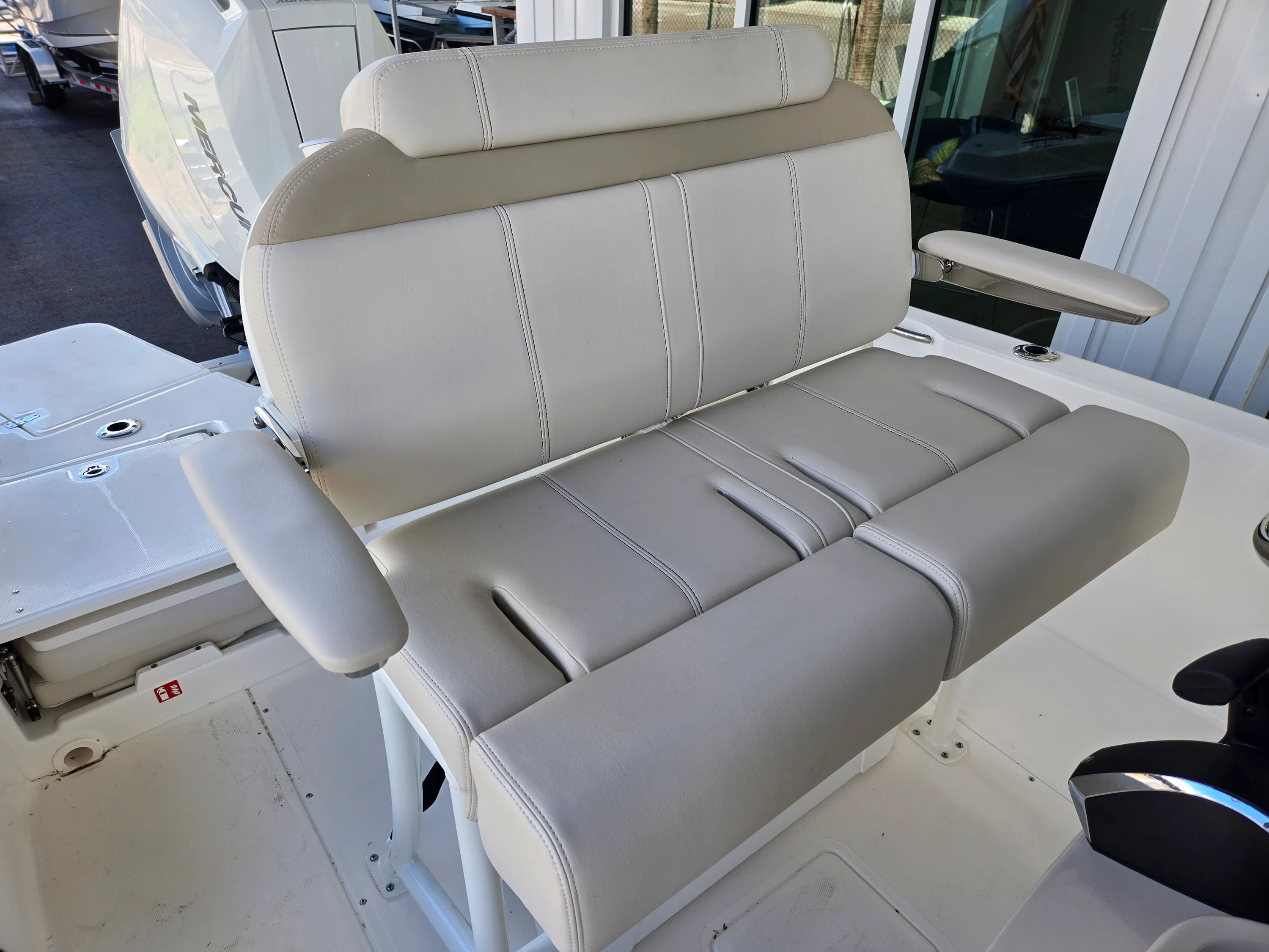 2026 Boston Whaler 250 Dauntless Image Thumbnail #9