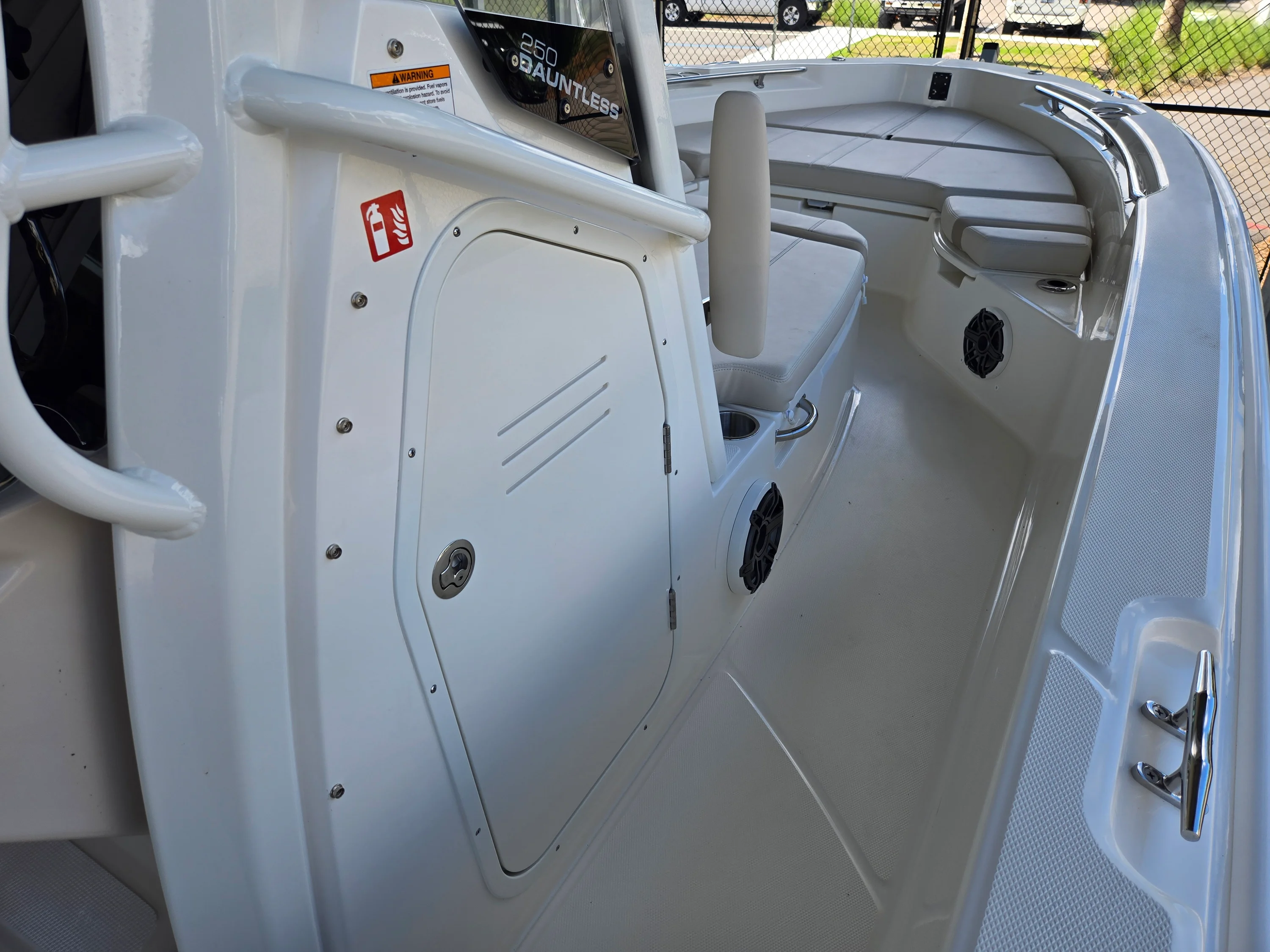 2026 Boston Whaler 250 Dauntless Image Thumbnail #11