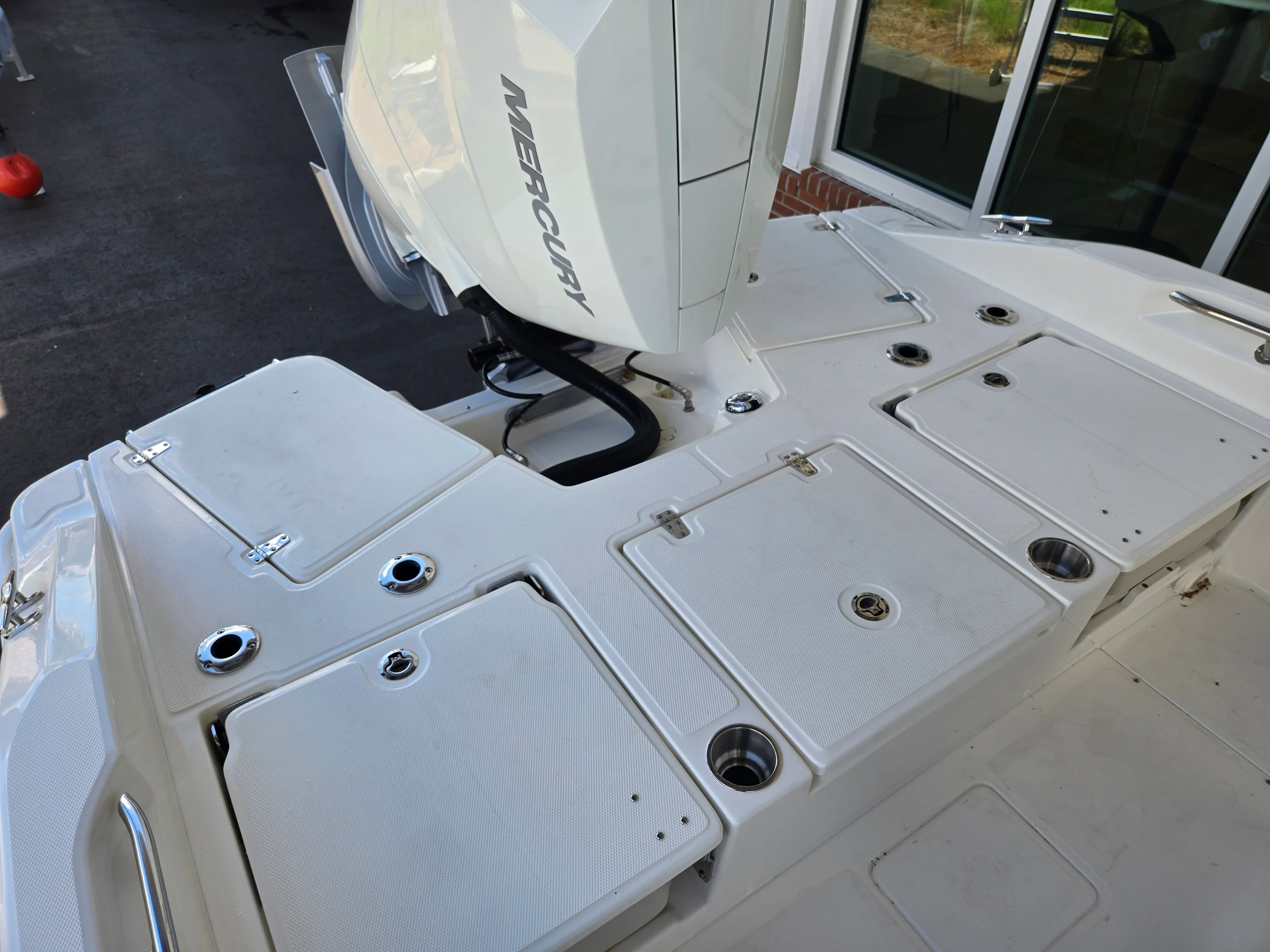 2026 Boston Whaler 250 Dauntless Image Thumbnail #3
