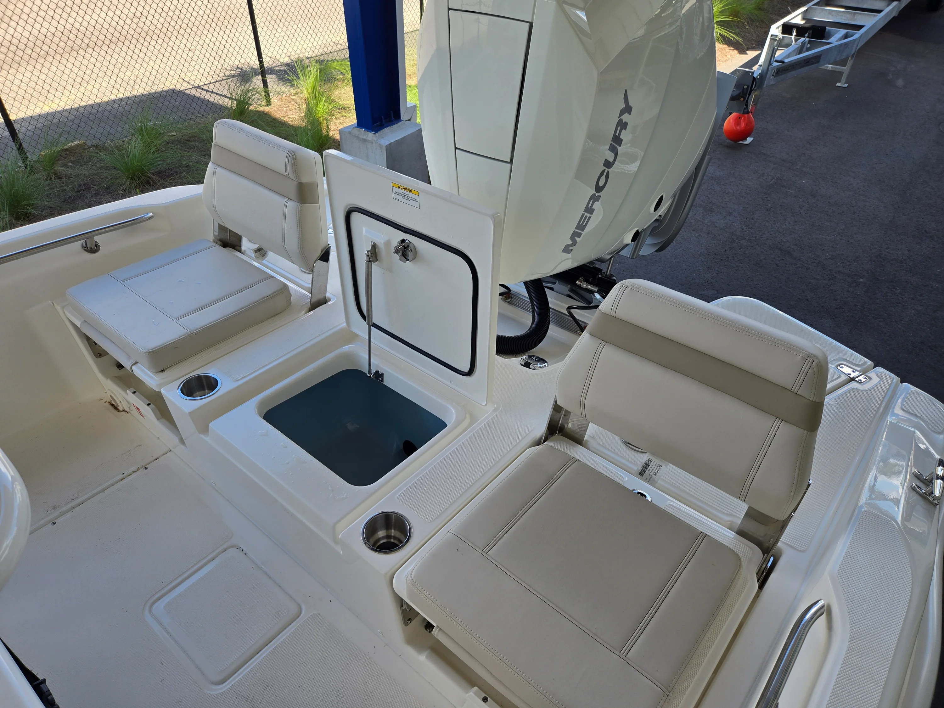2026 Boston Whaler 250 Dauntless Image Thumbnail #4