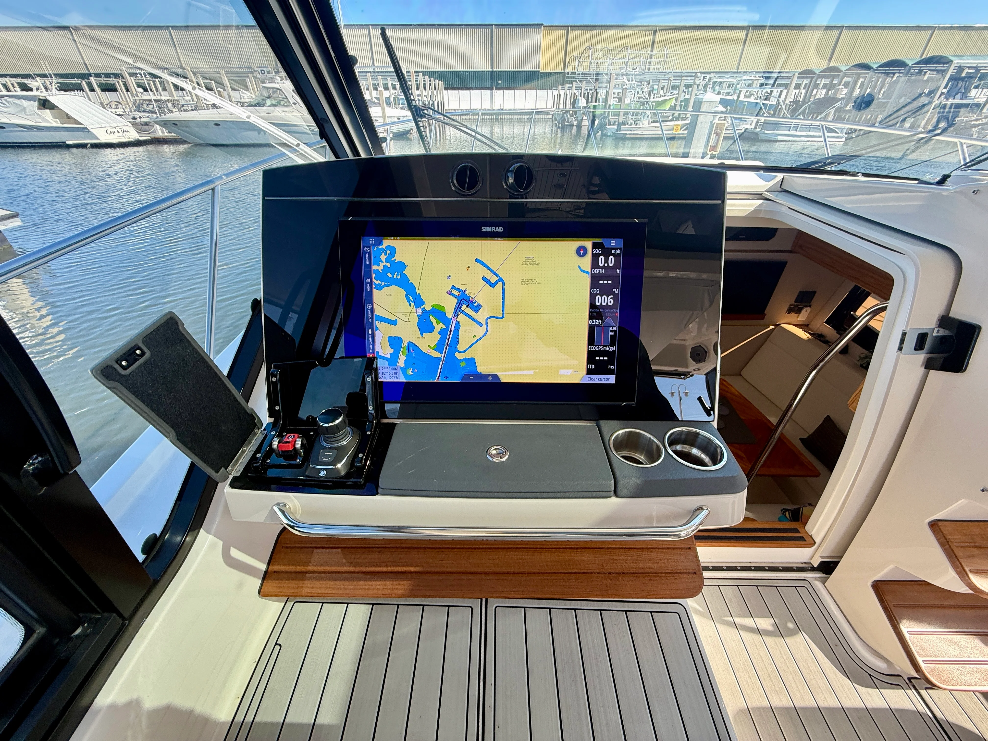 2024 Boston Whaler 405 CONQUEST Image Thumbnail #11