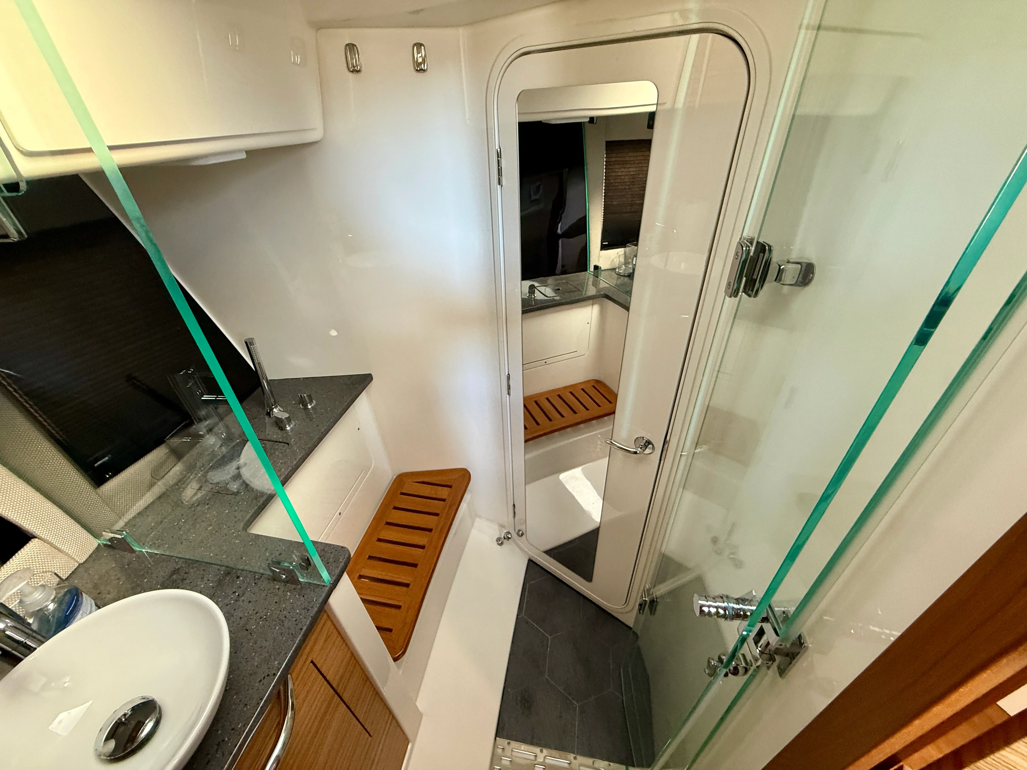 2024 Boston Whaler 405 CONQUEST Image Thumbnail #22