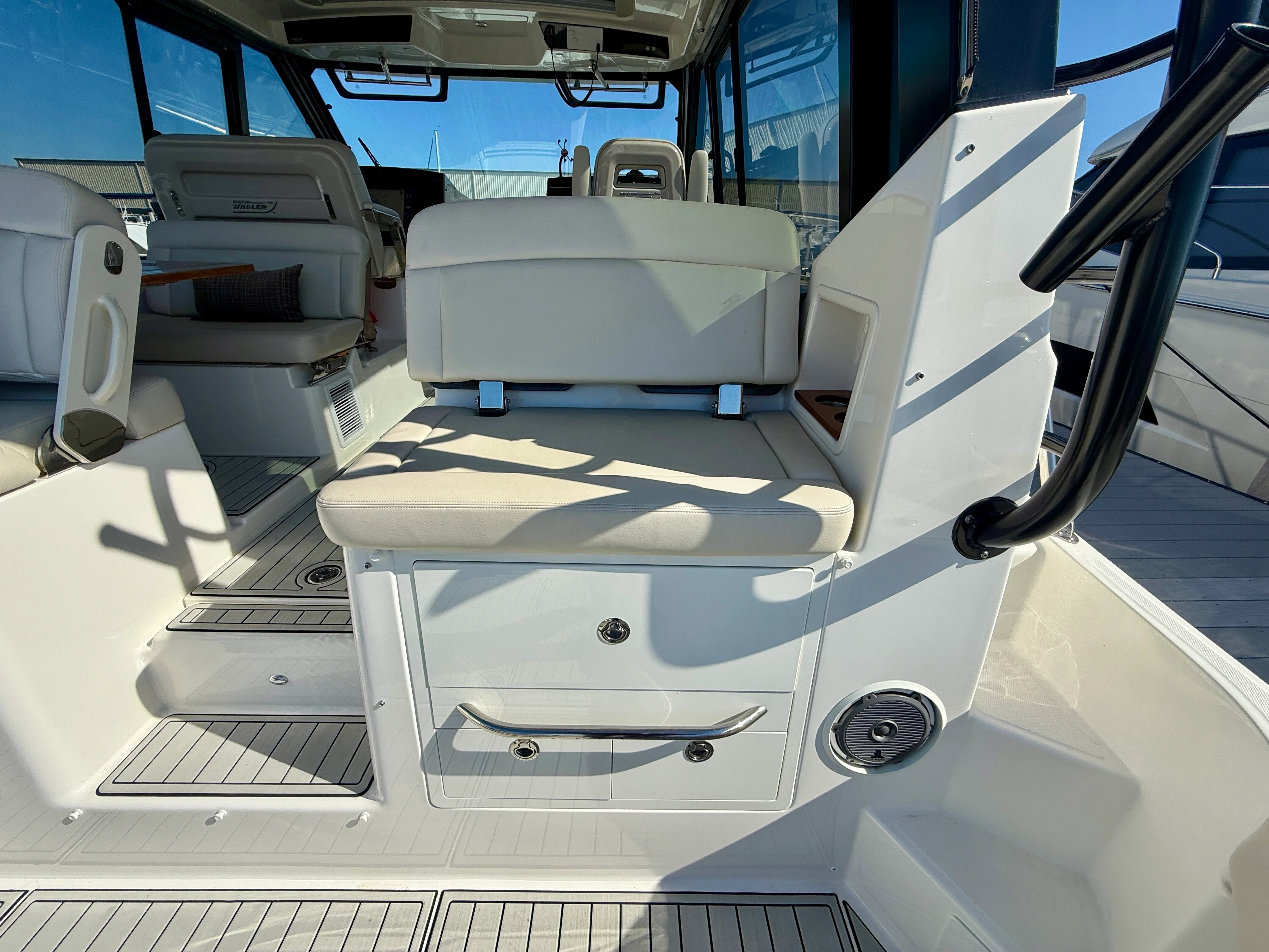2024 Boston Whaler 405 CONQUEST Image Thumbnail #7