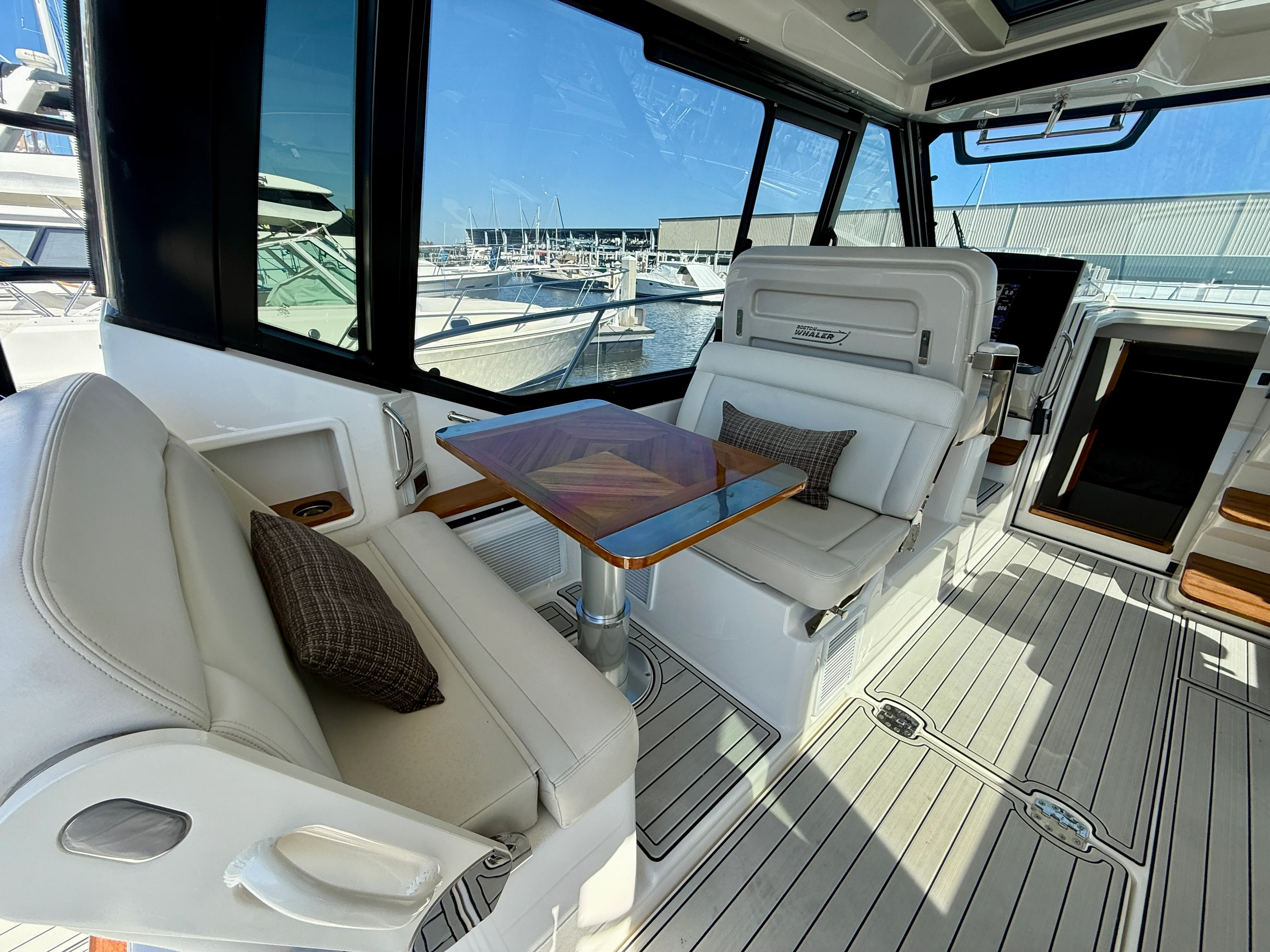 2024 Boston Whaler 405 CONQUEST Image Thumbnail #10