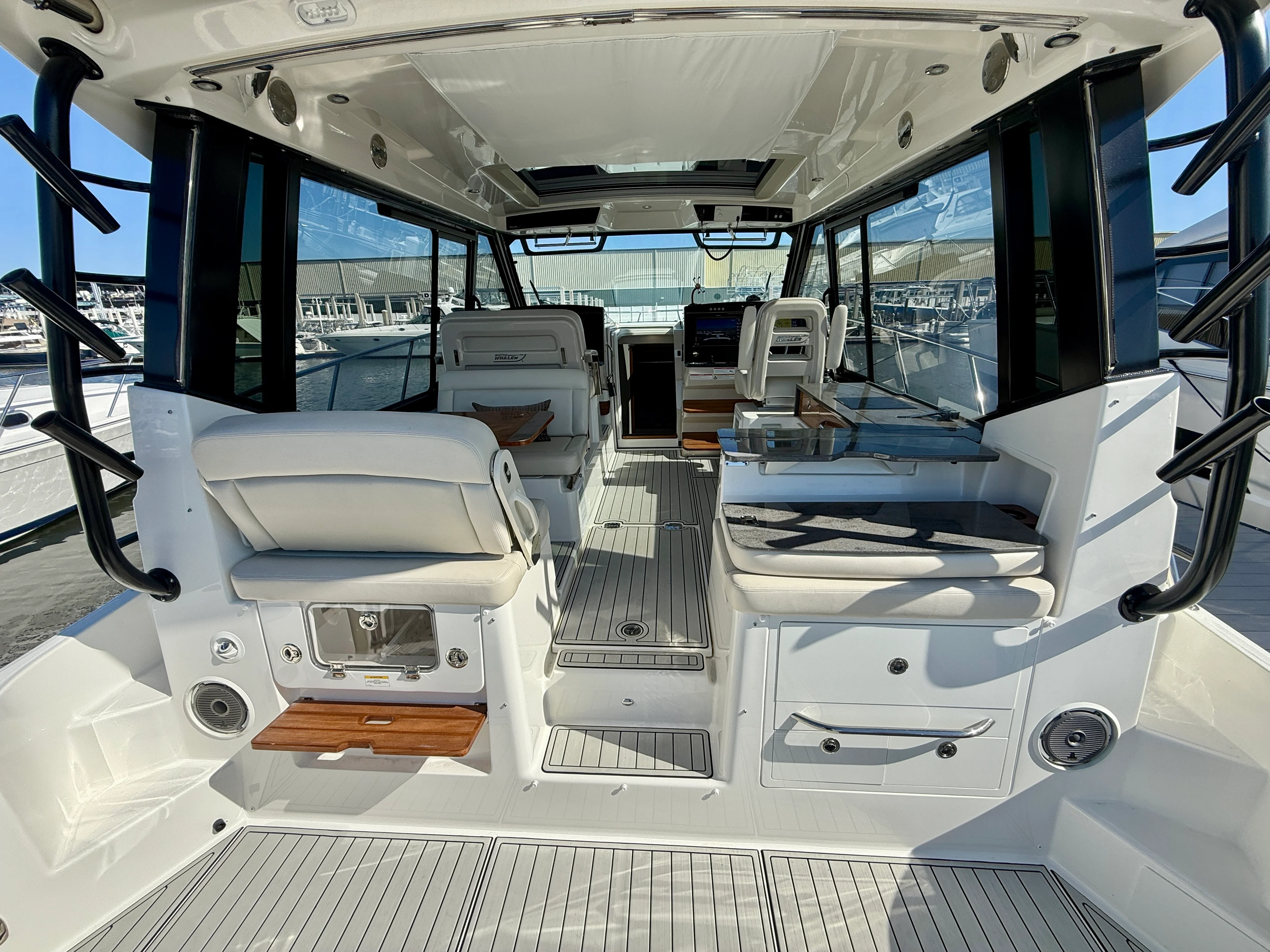 2024 Boston Whaler 405 CONQUEST Image Thumbnail #8