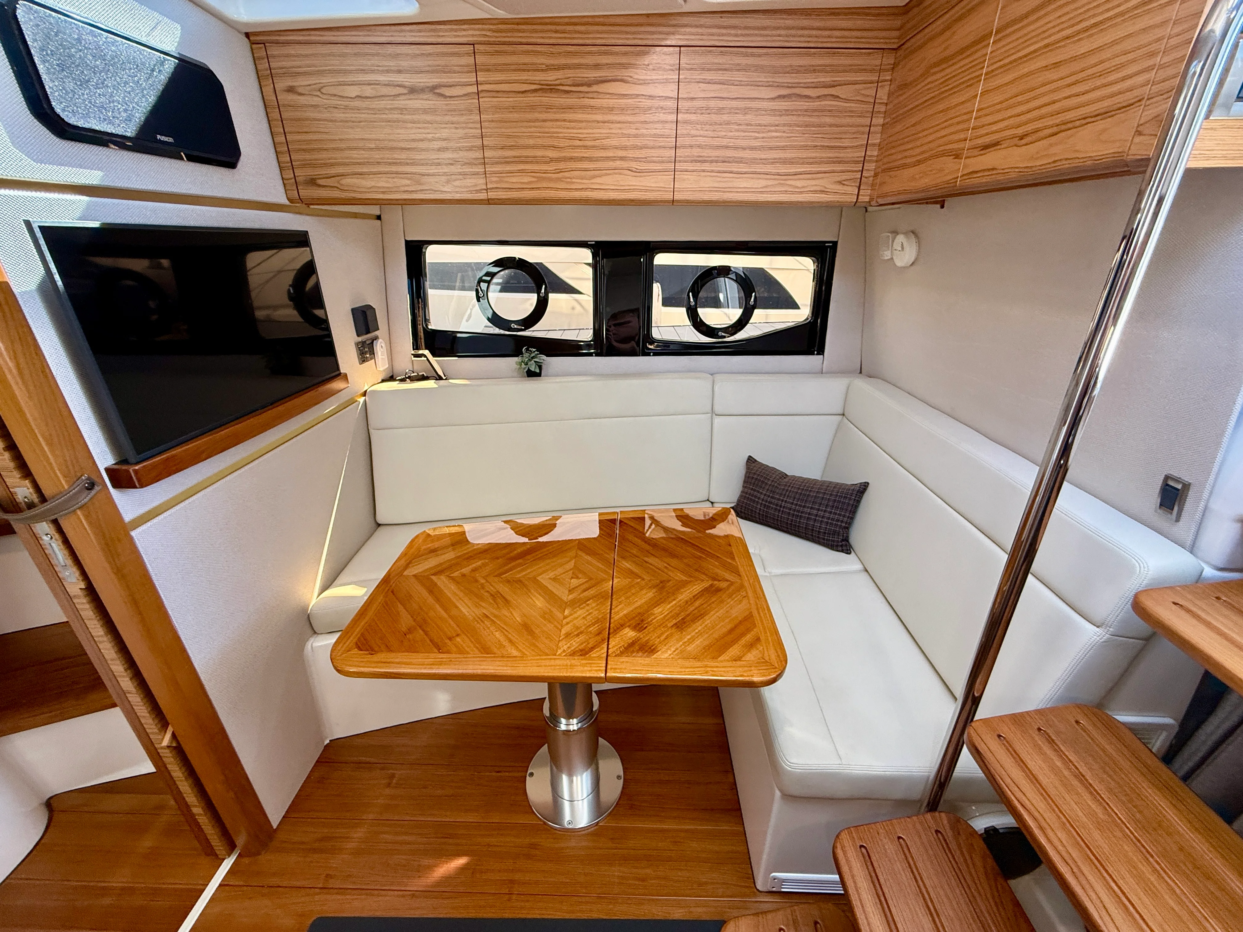 2024 Boston Whaler 405 CONQUEST Image Thumbnail #16