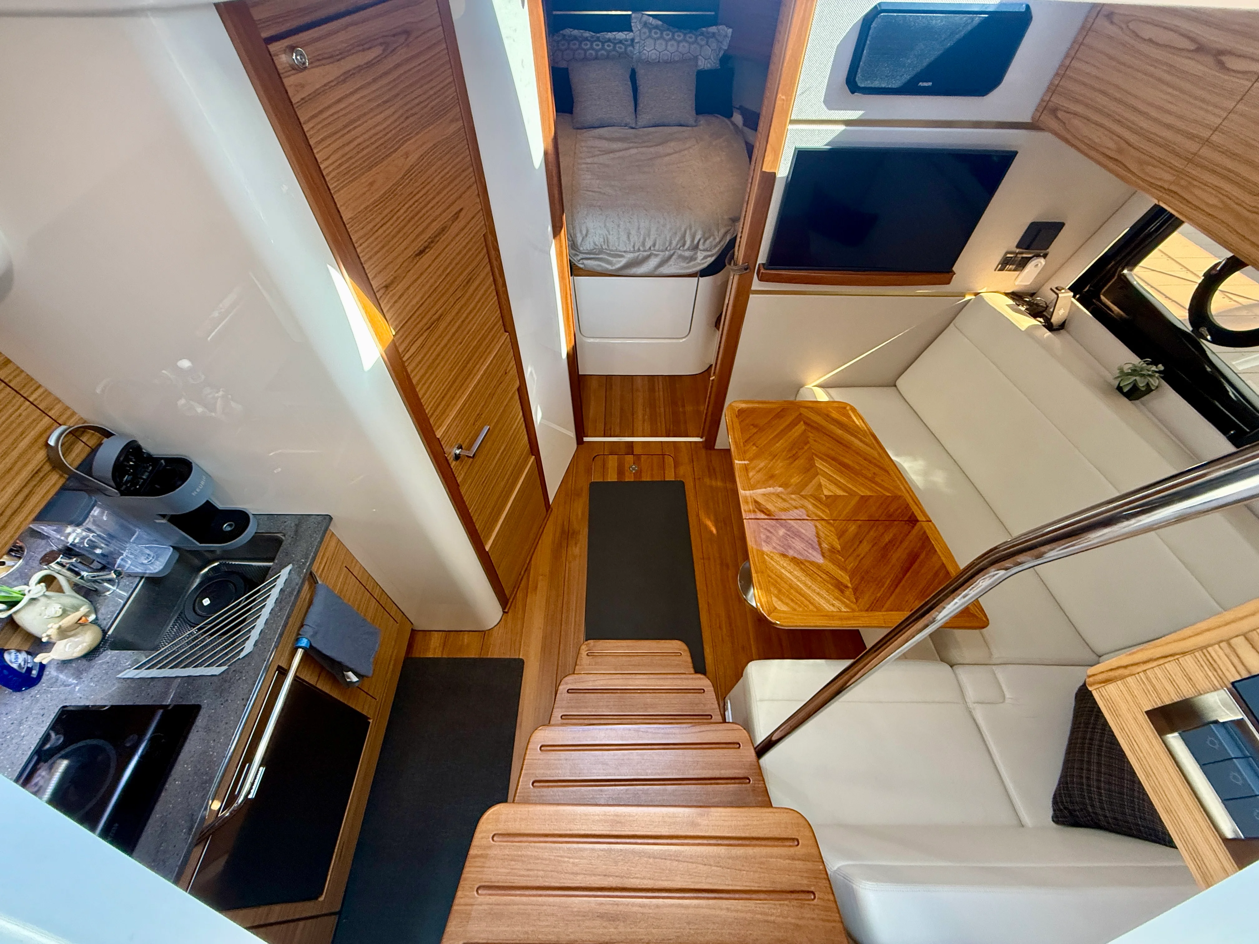 2024 Boston Whaler 405 CONQUEST Image Thumbnail #15