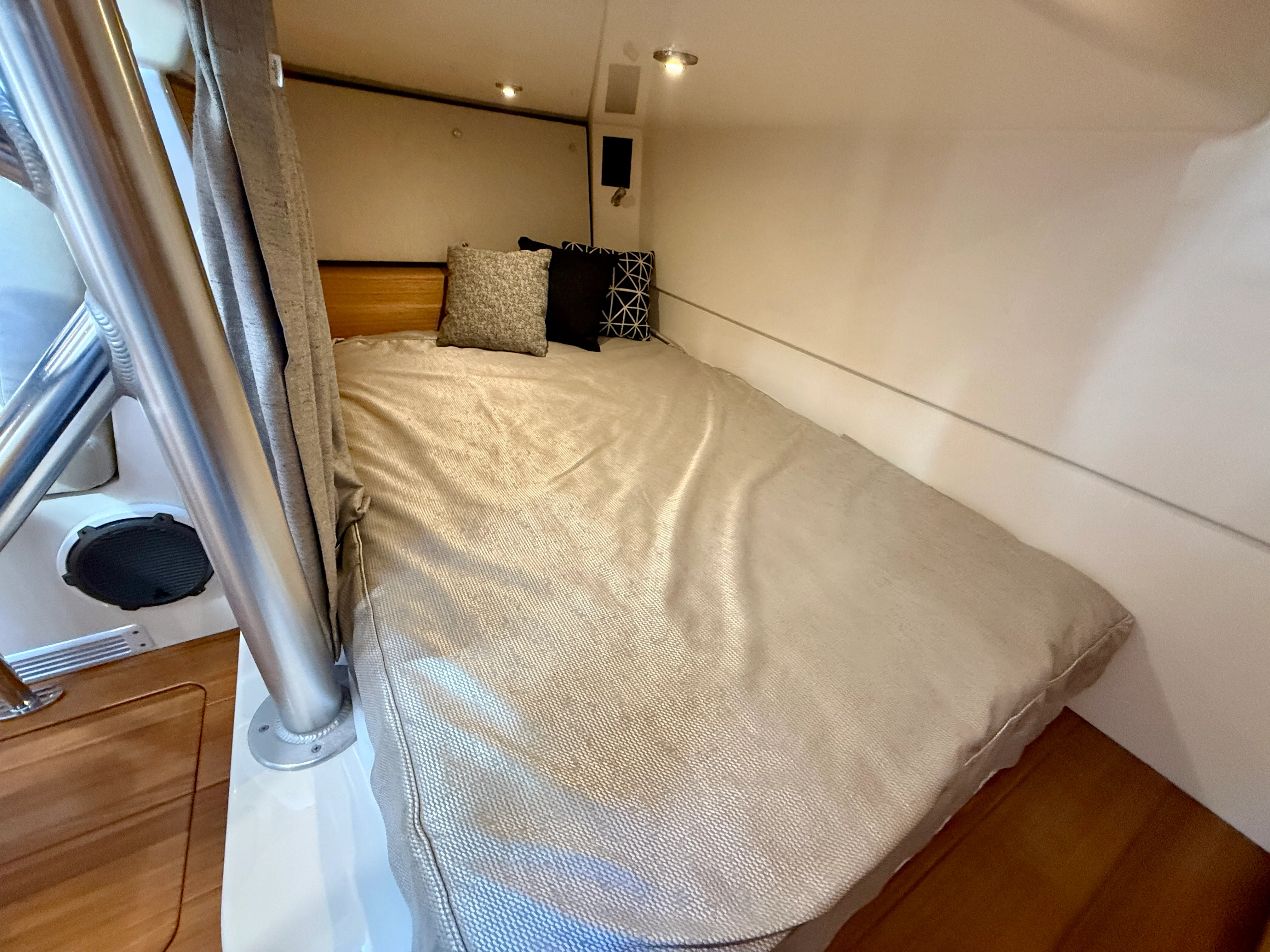 2024 Boston Whaler 405 CONQUEST Image Thumbnail #23