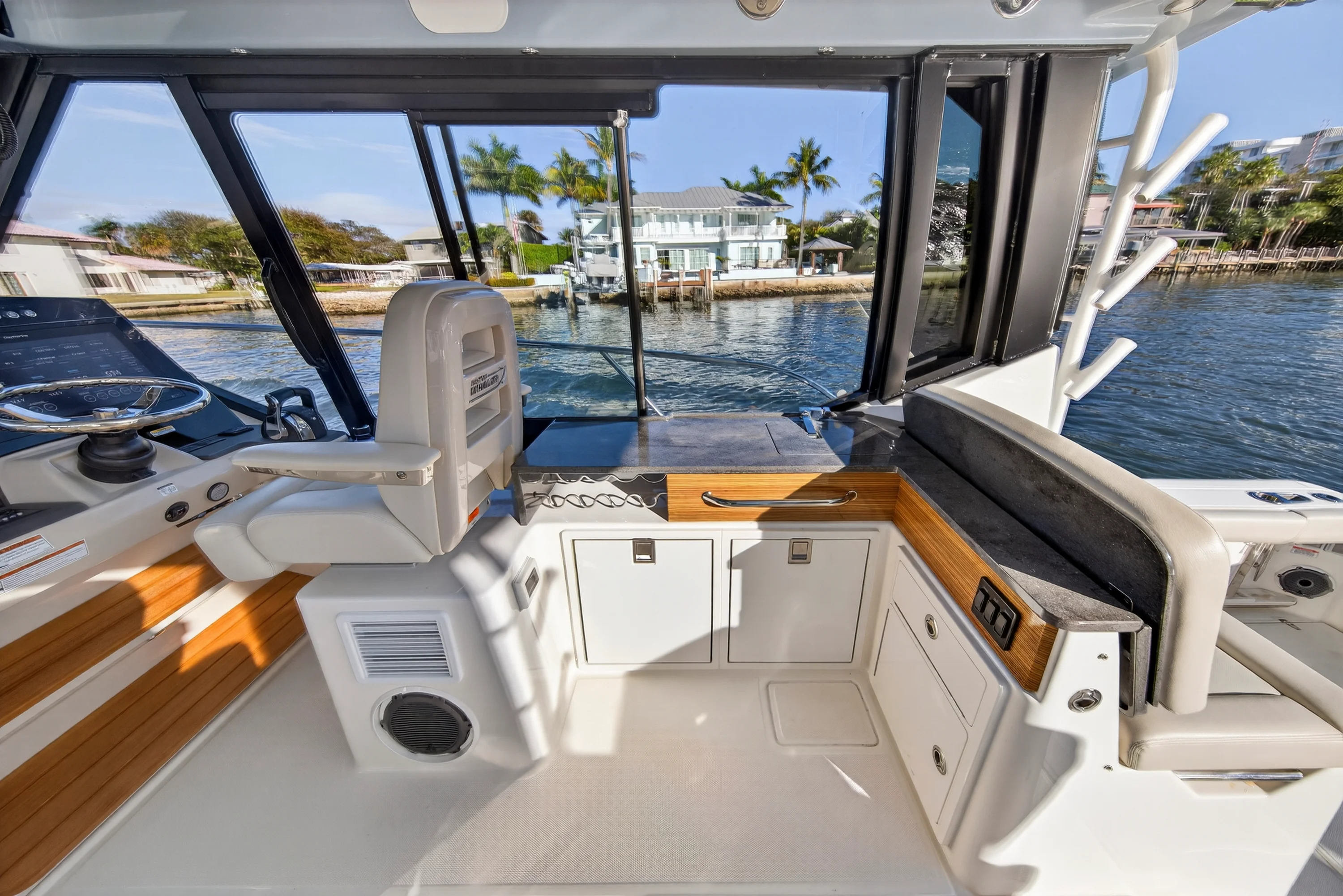 2021 Boston Whaler 405 CONQUEST Image Thumbnail #61