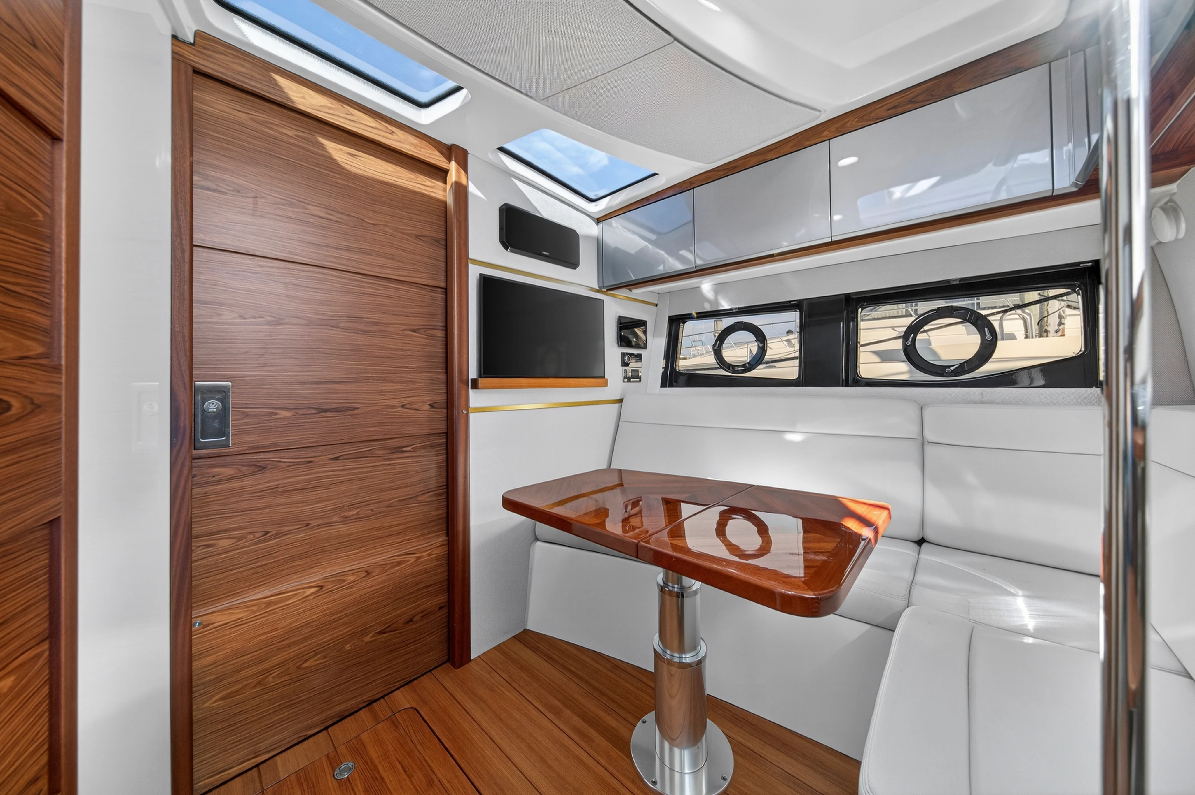 2021 Boston Whaler 405 CONQUEST Image Thumbnail #29