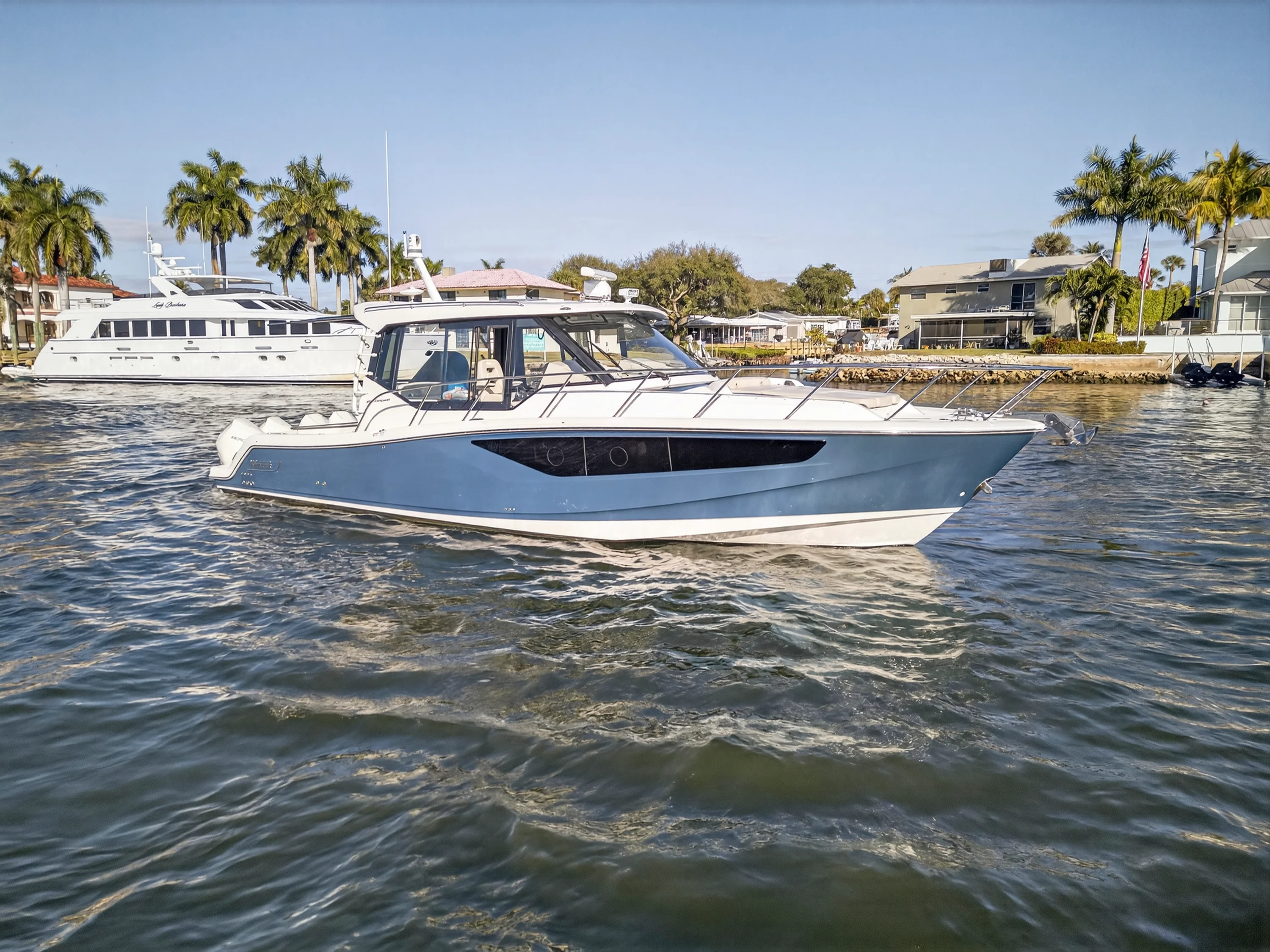 2021 Boston Whaler 405 CONQUEST Image Thumbnail #1