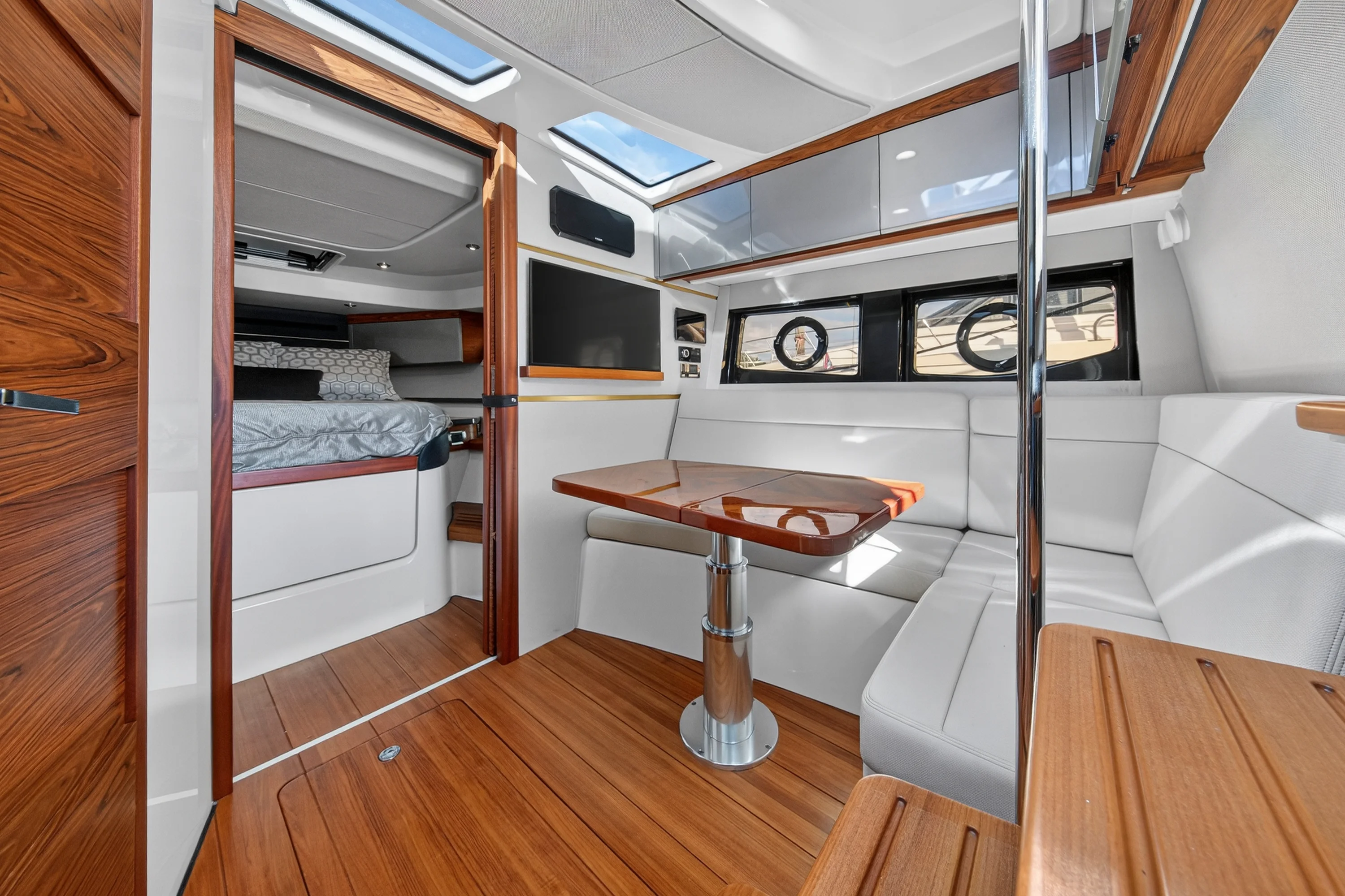 2021 Boston Whaler 405 CONQUEST Image Thumbnail #17