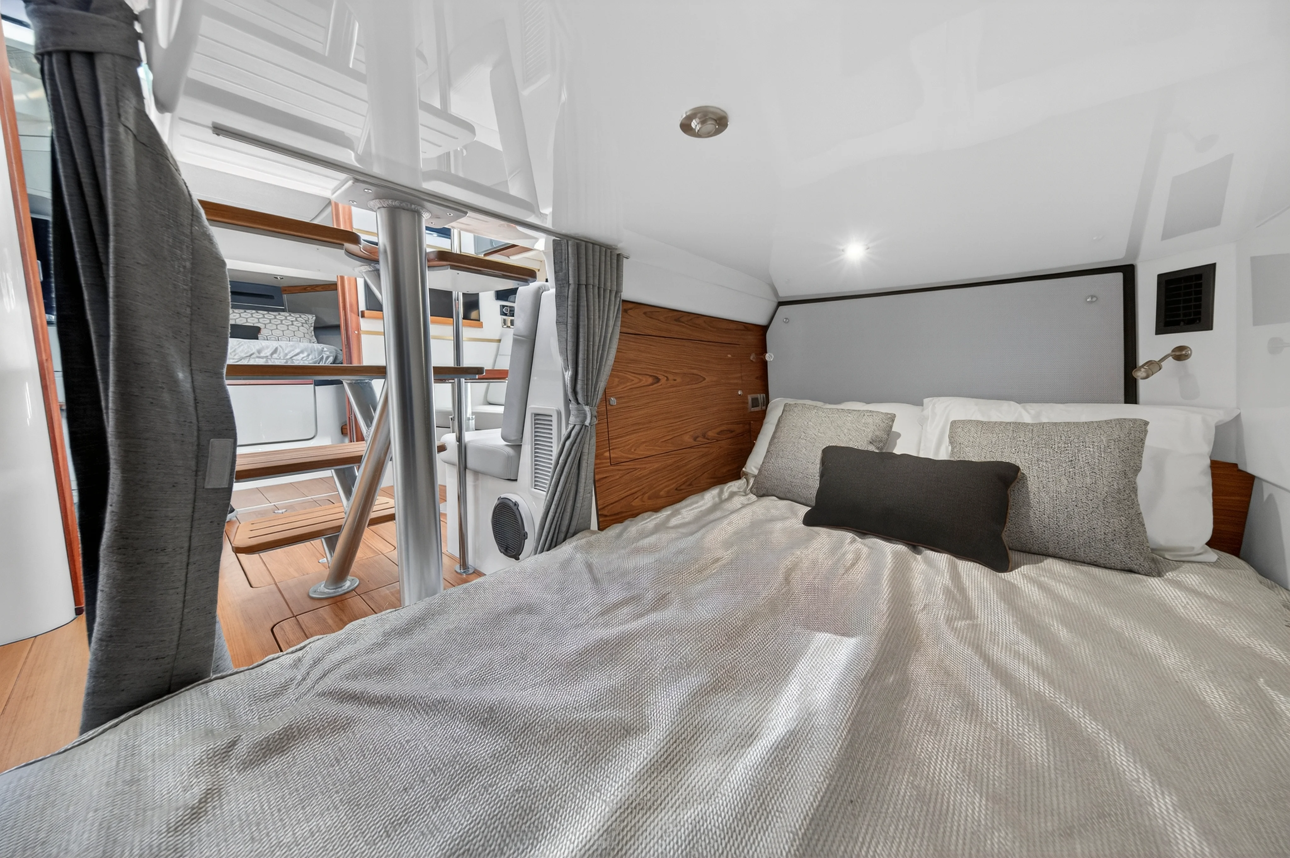 2021 Boston Whaler 405 CONQUEST Image Thumbnail #40