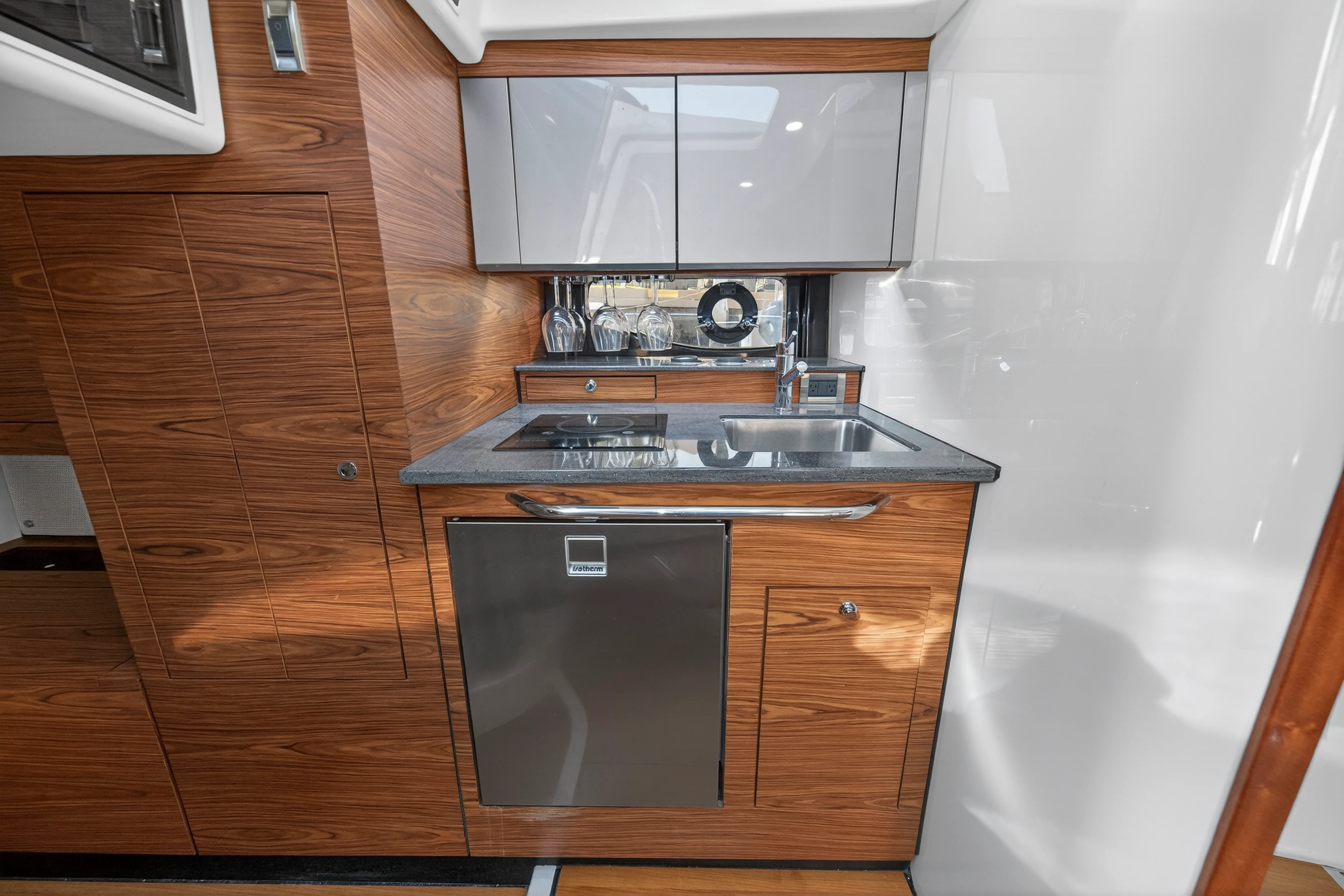 2021 Boston Whaler 405 CONQUEST Image Thumbnail #37