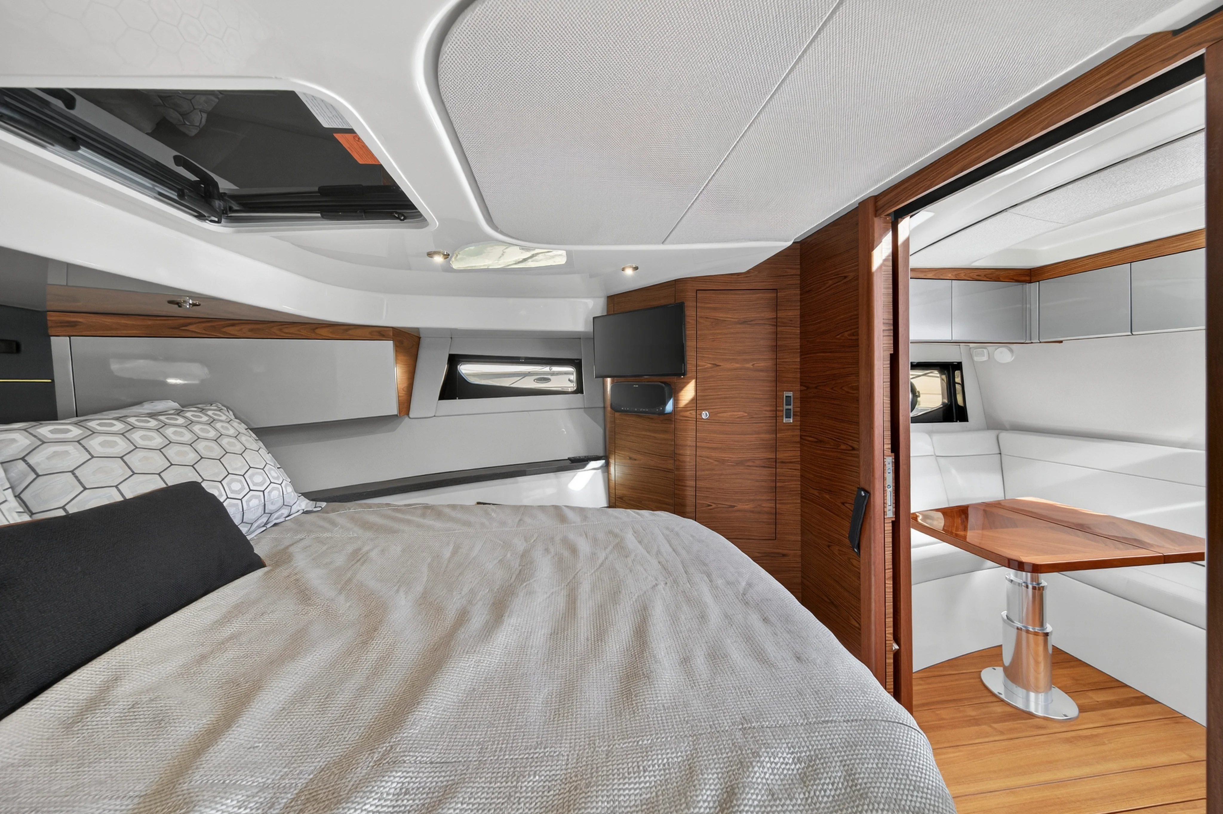 2021 Boston Whaler 405 CONQUEST Image Thumbnail #32