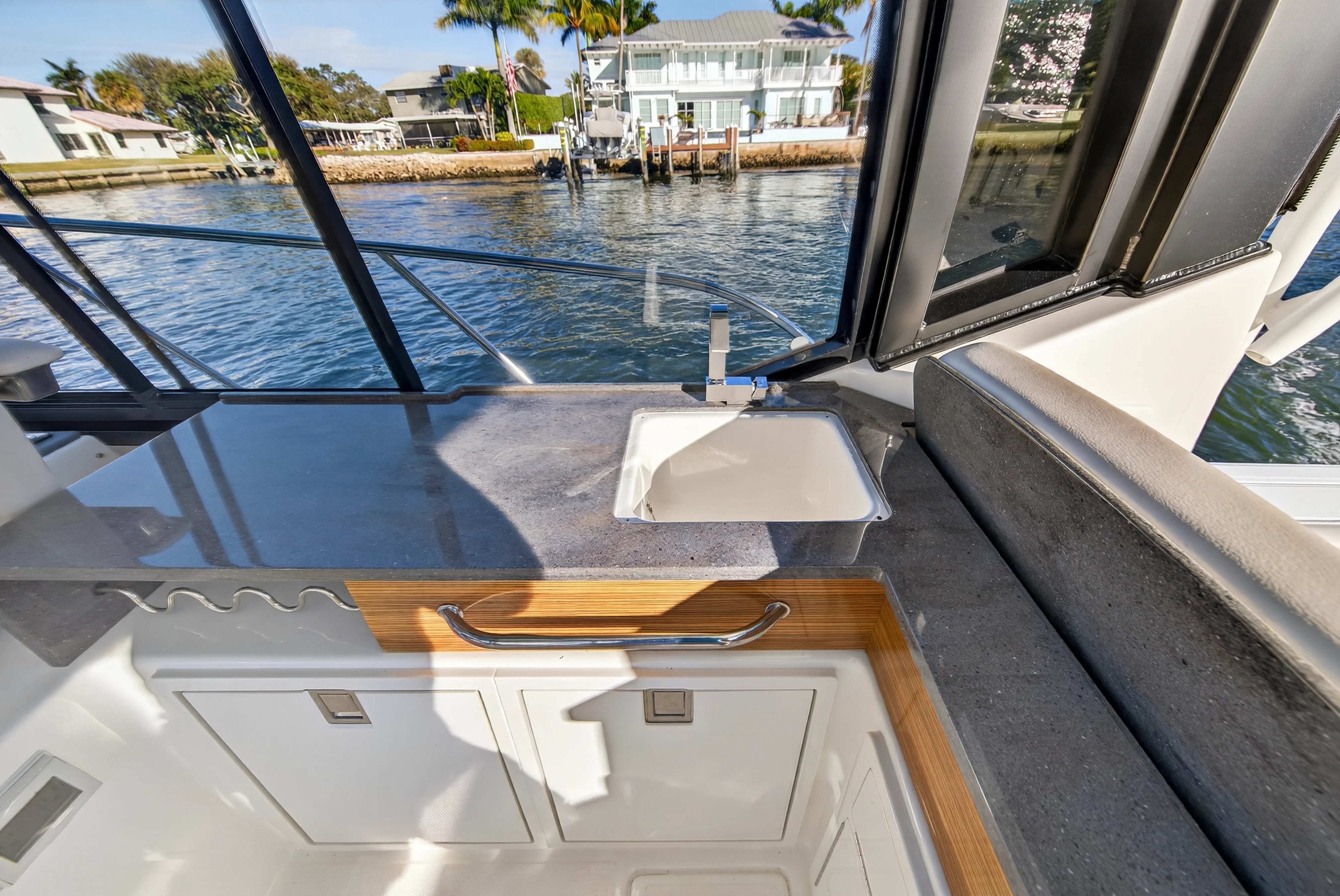 2021 Boston Whaler 405 CONQUEST Image Thumbnail #62