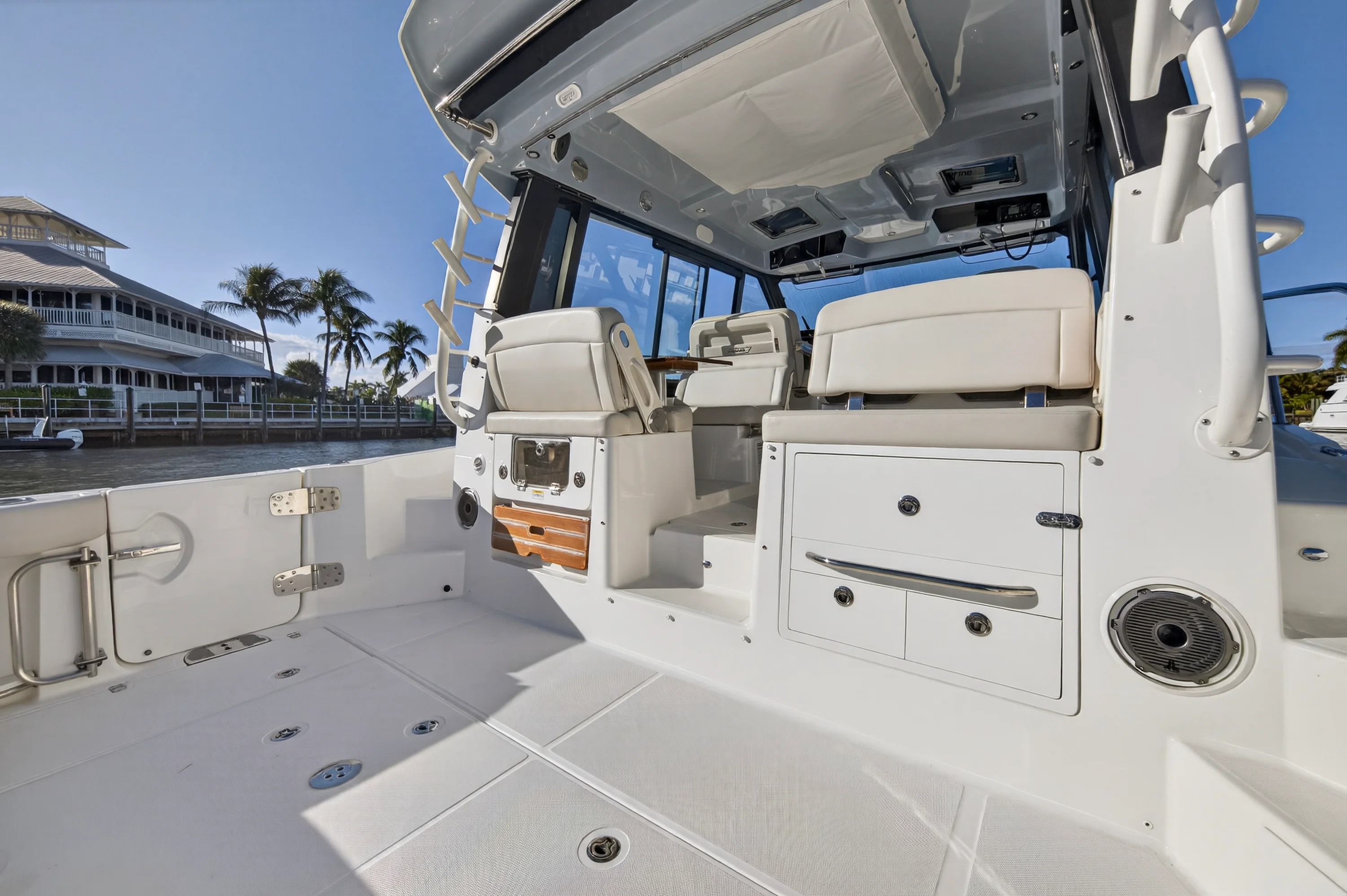 2021 Boston Whaler 405 CONQUEST Image Thumbnail #47
