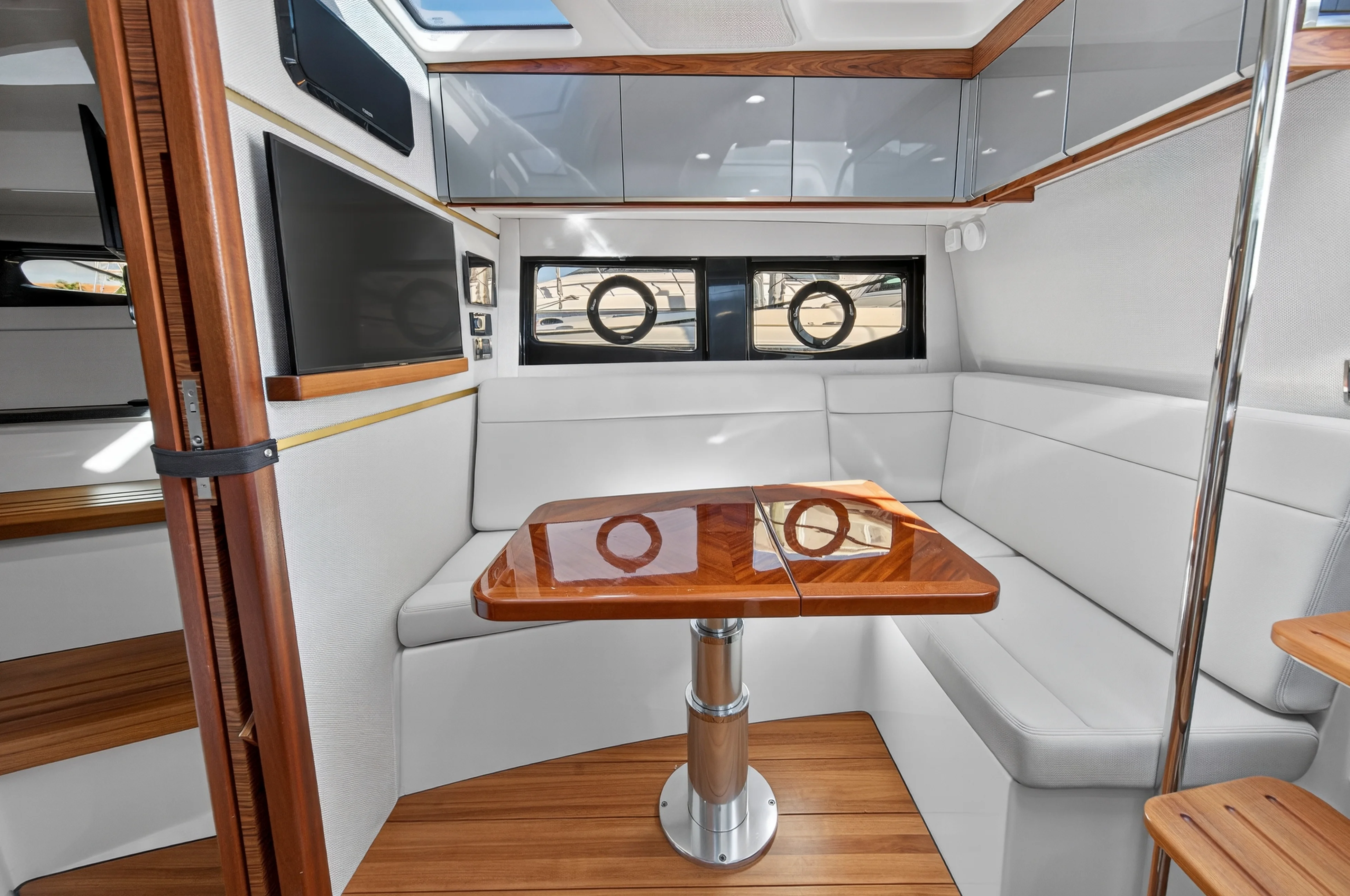 2021 Boston Whaler 405 CONQUEST Image Thumbnail #19