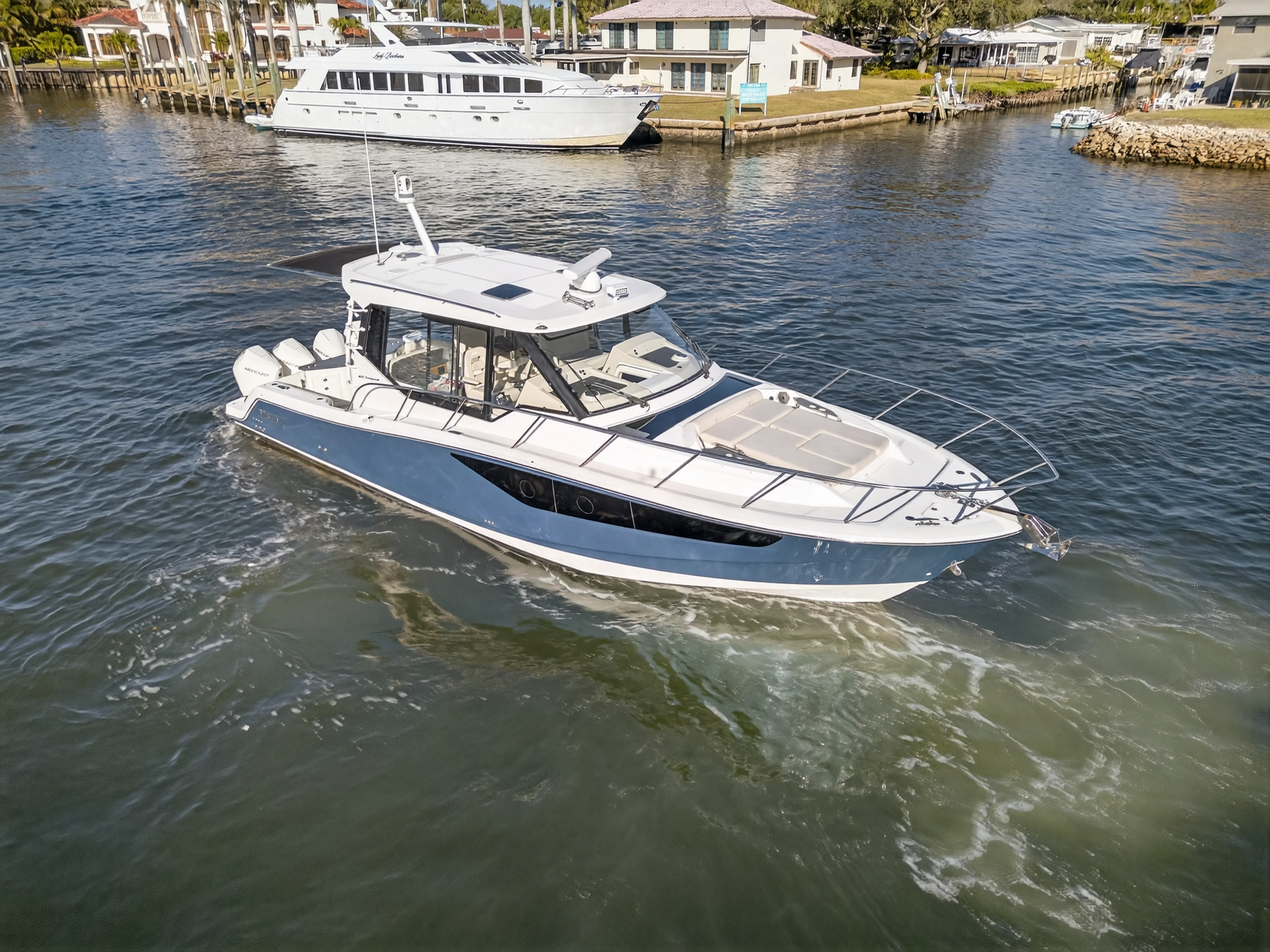 2021 Boston Whaler 405 CONQUEST Image Thumbnail #5