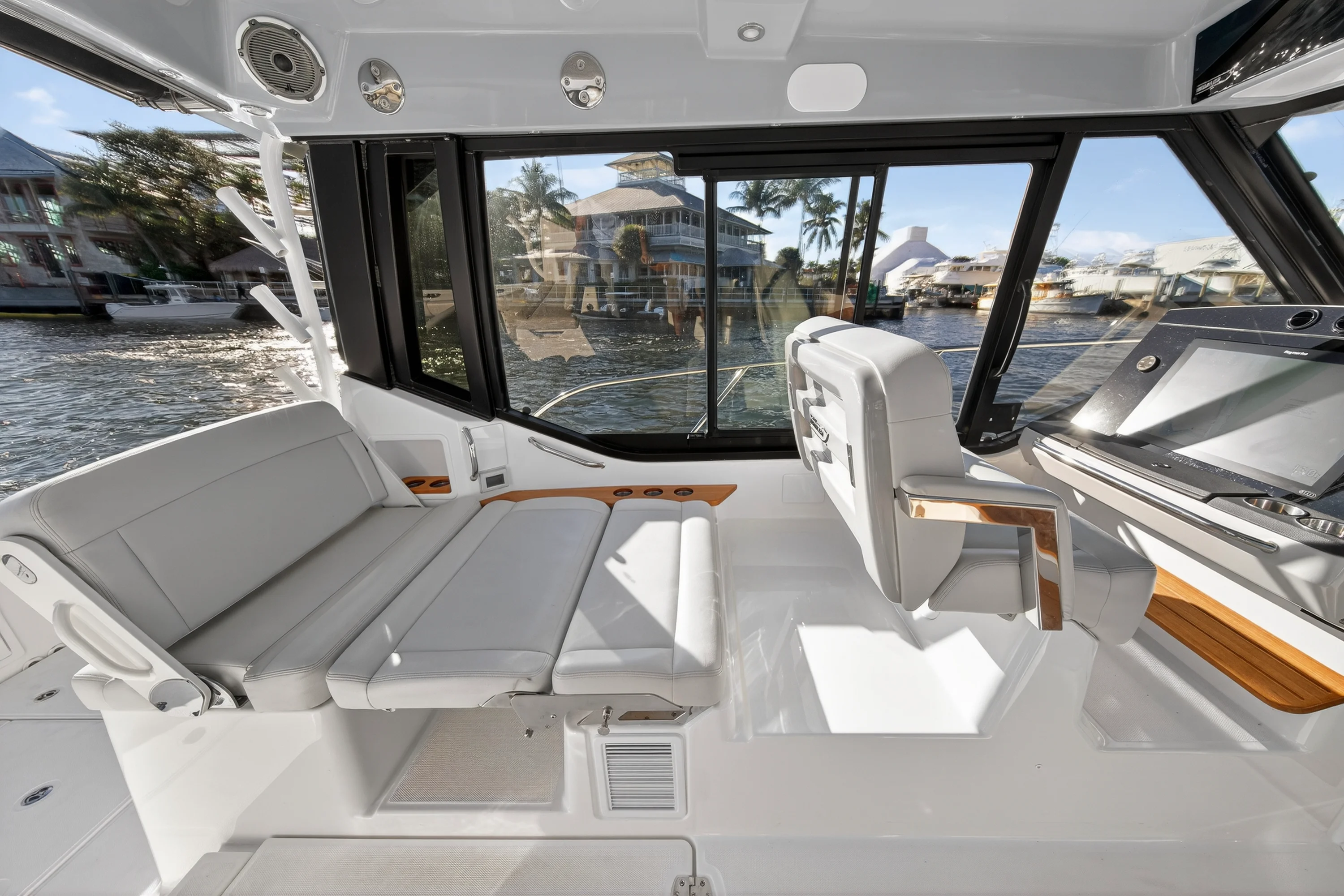 2021 Boston Whaler 405 CONQUEST Image Thumbnail #60