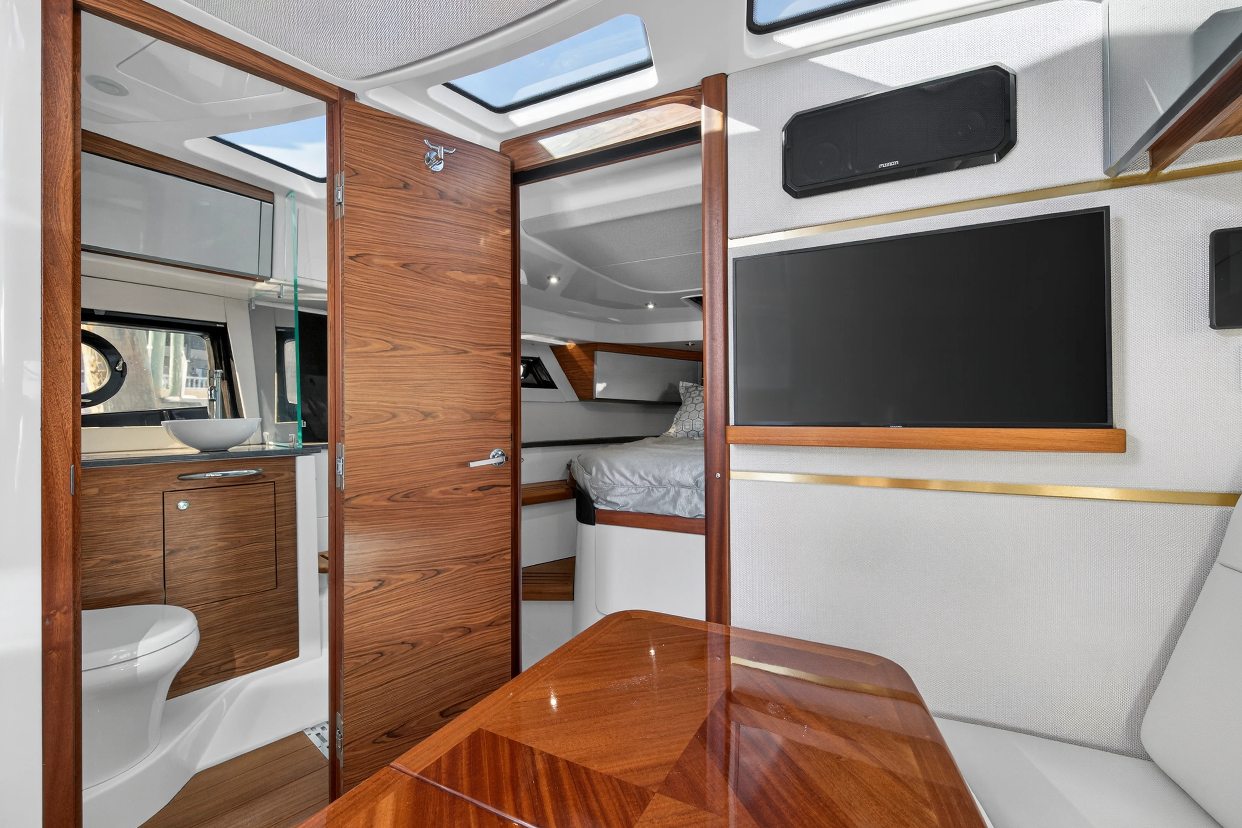 2021 Boston Whaler 405 CONQUEST Image Thumbnail #26