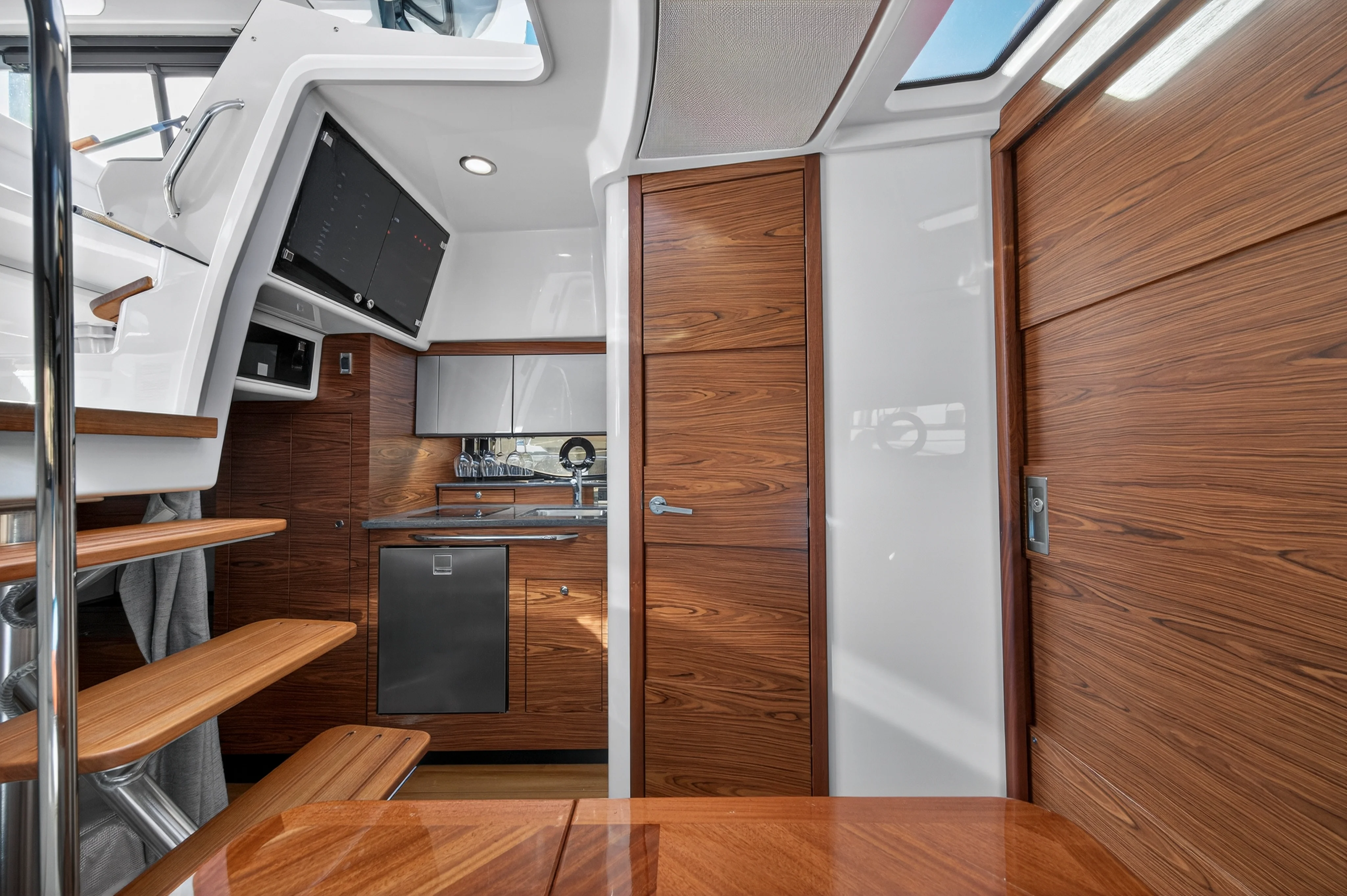 2021 Boston Whaler 405 CONQUEST Image Thumbnail #24