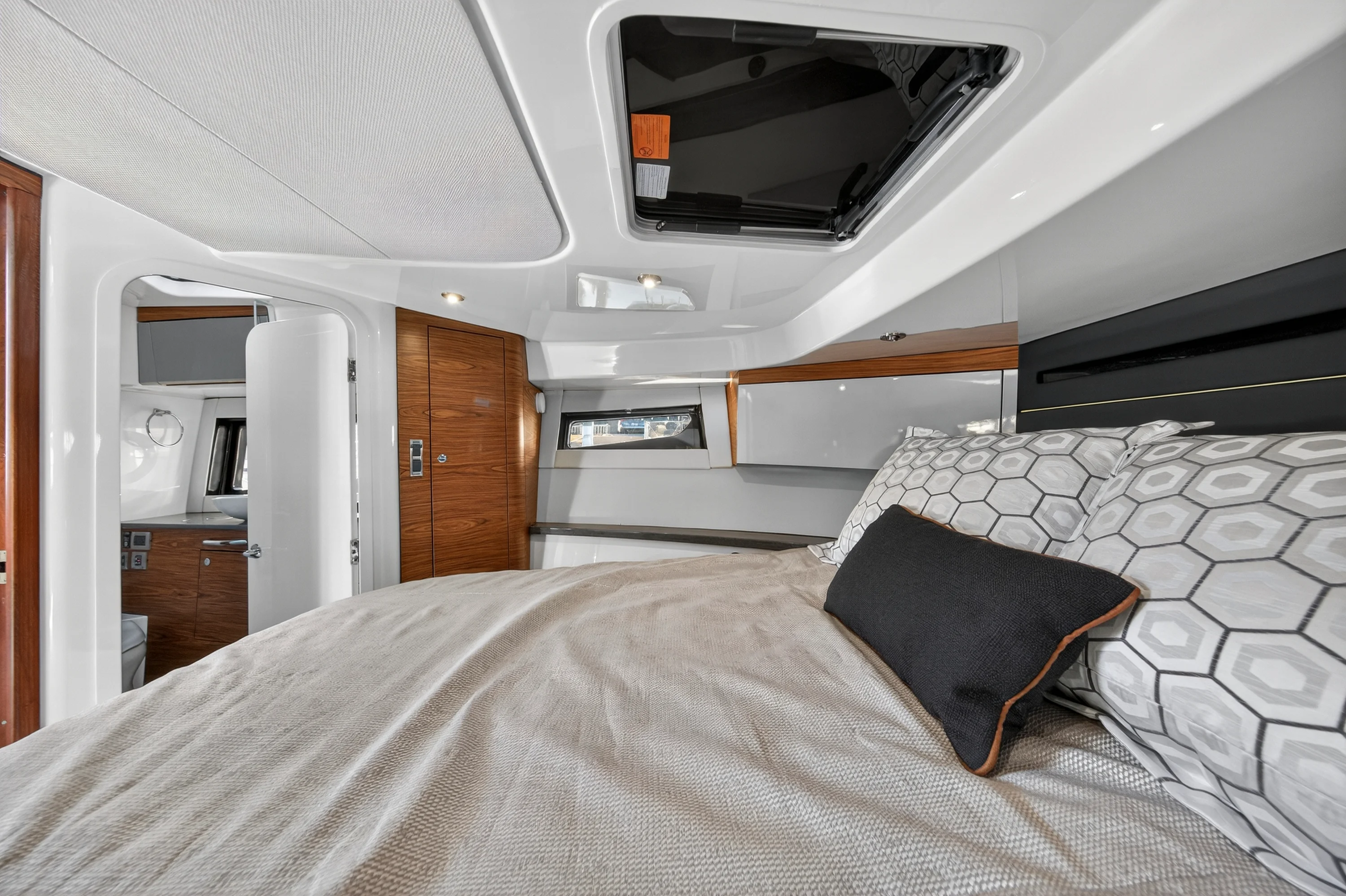 2021 Boston Whaler 405 CONQUEST Image Thumbnail #33