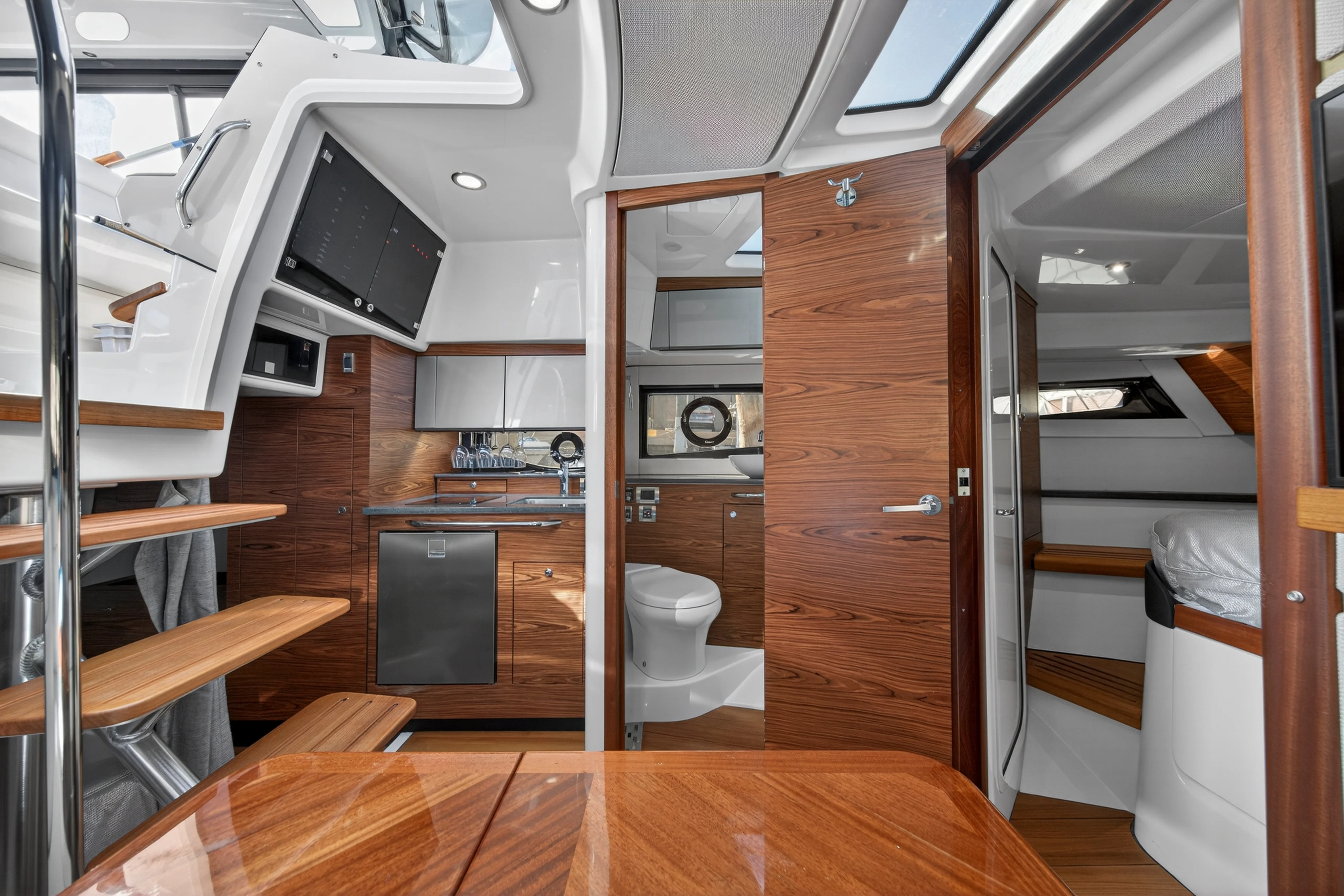 2021 Boston Whaler 405 CONQUEST Image Thumbnail #25