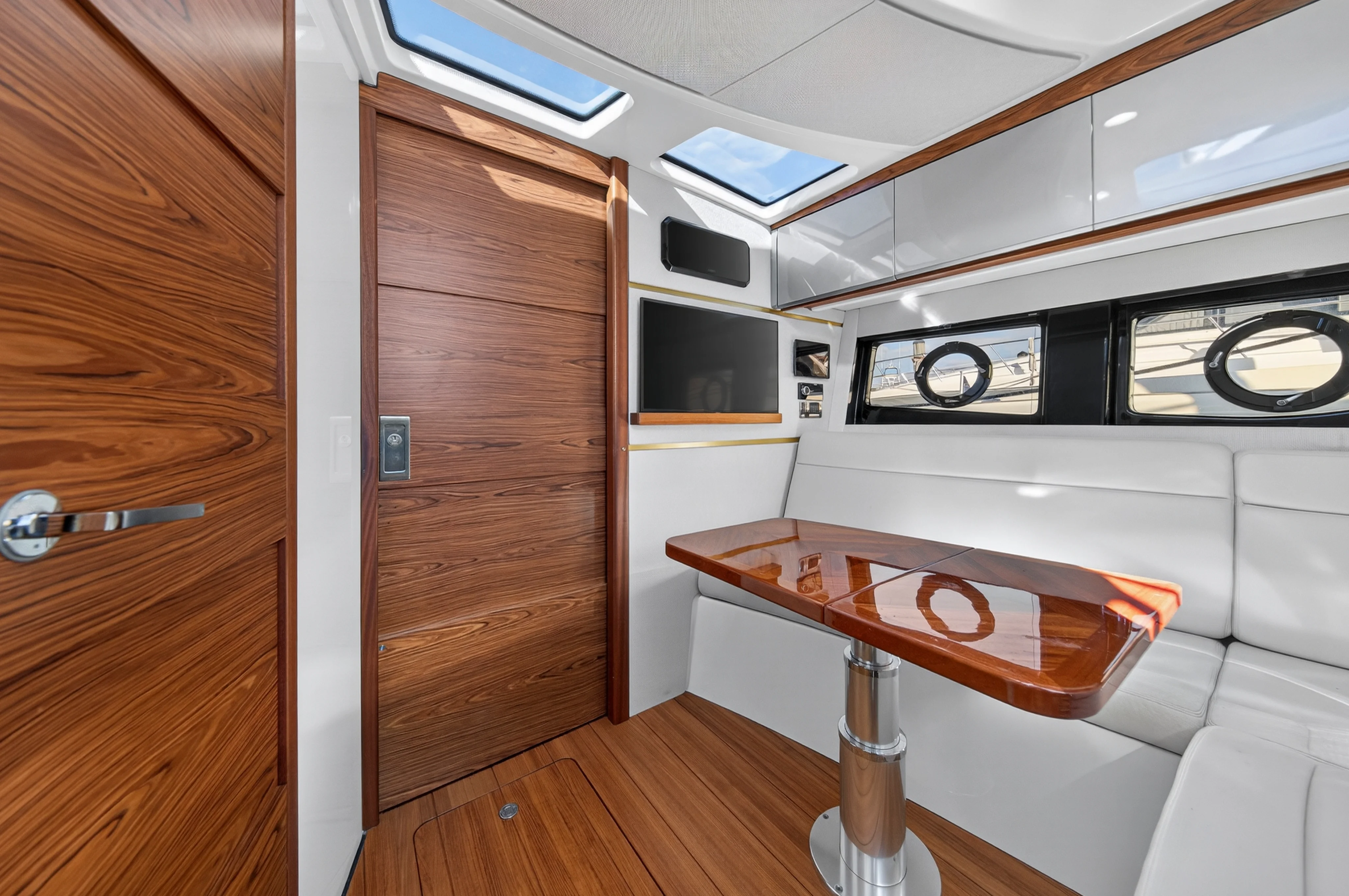 2021 Boston Whaler 405 CONQUEST Image Thumbnail #28