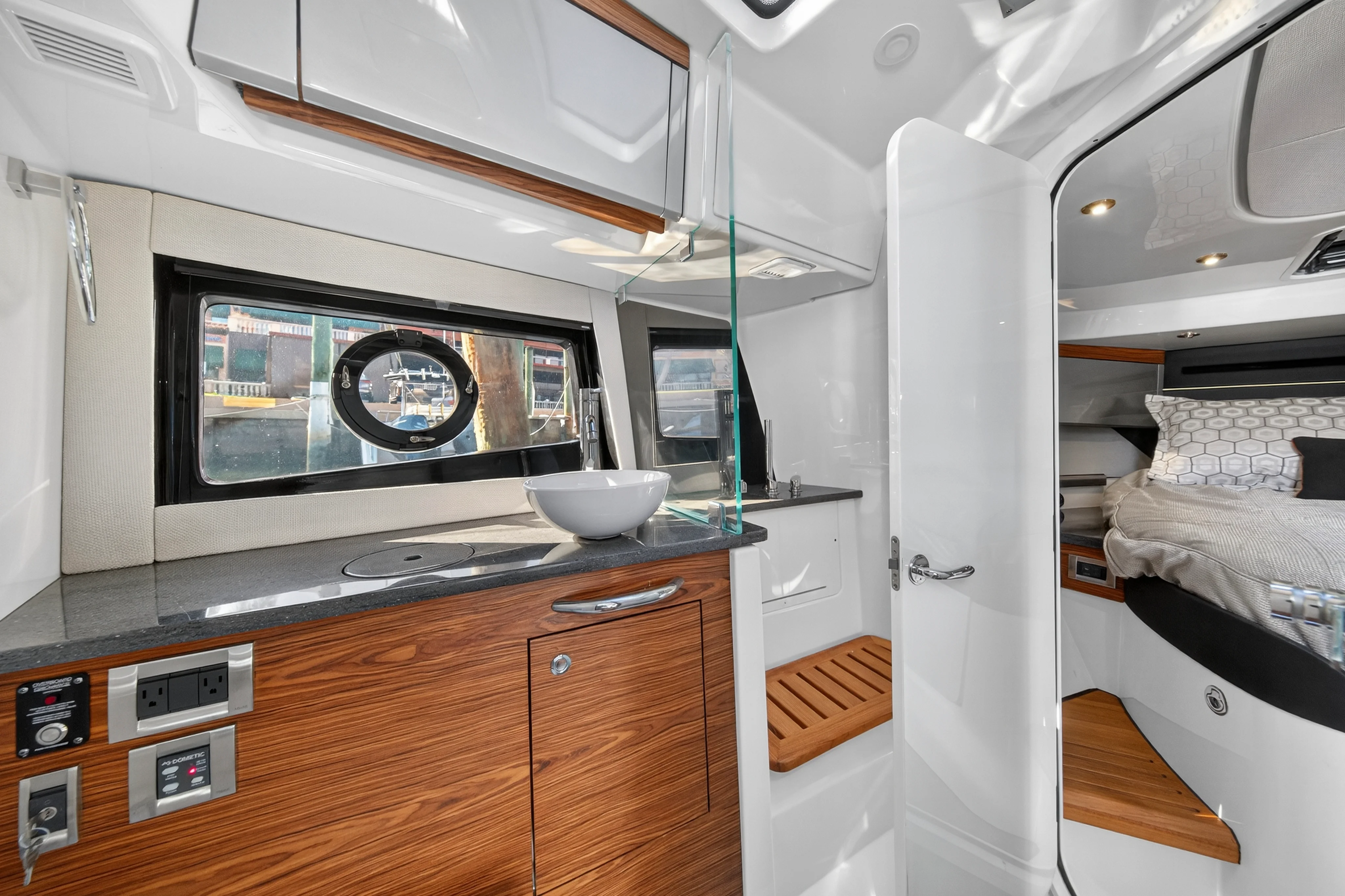 2021 Boston Whaler 405 CONQUEST Image Thumbnail #35