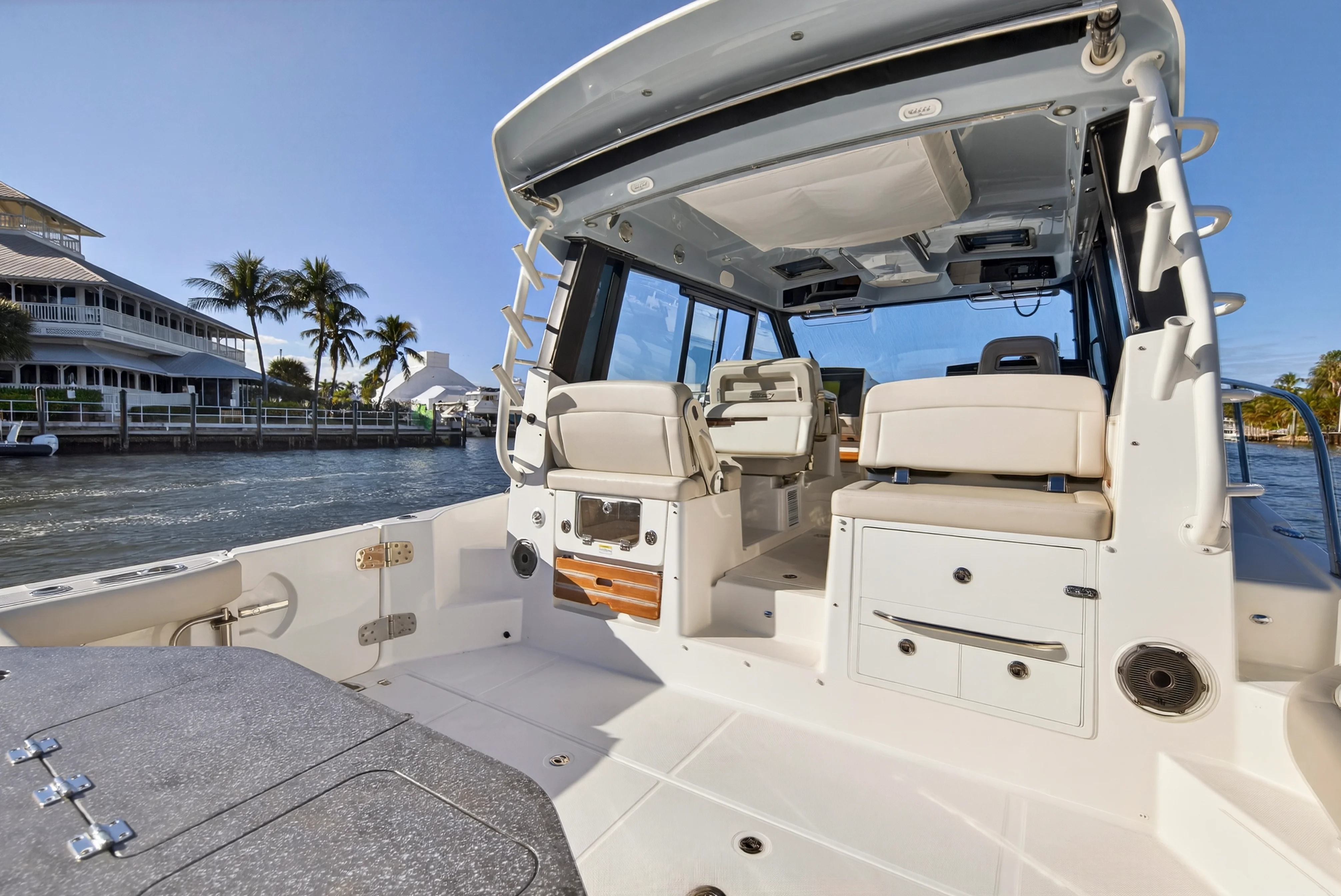 2021 Boston Whaler 405 CONQUEST Image Thumbnail #45