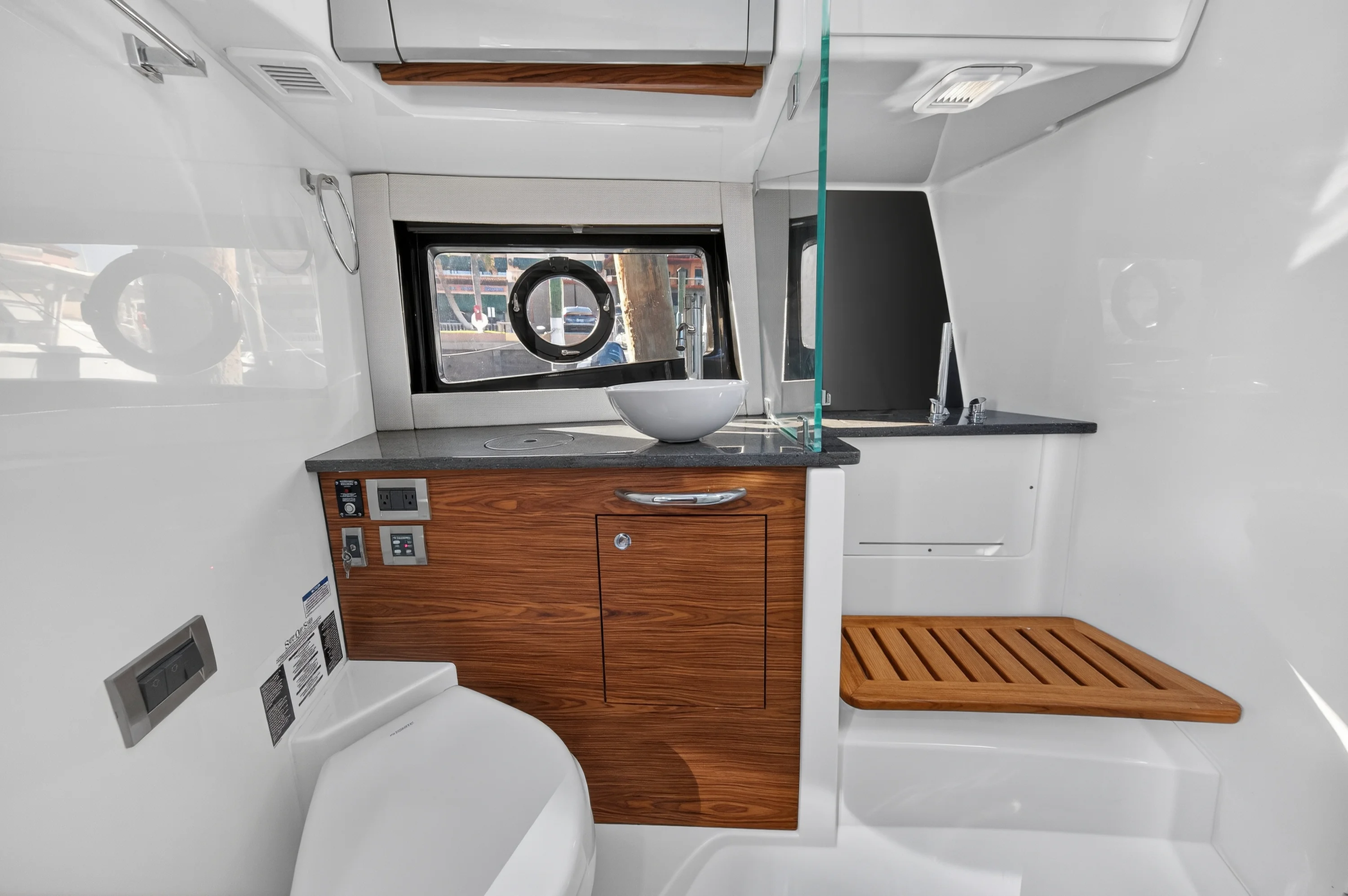 2021 Boston Whaler 405 CONQUEST Image Thumbnail #36