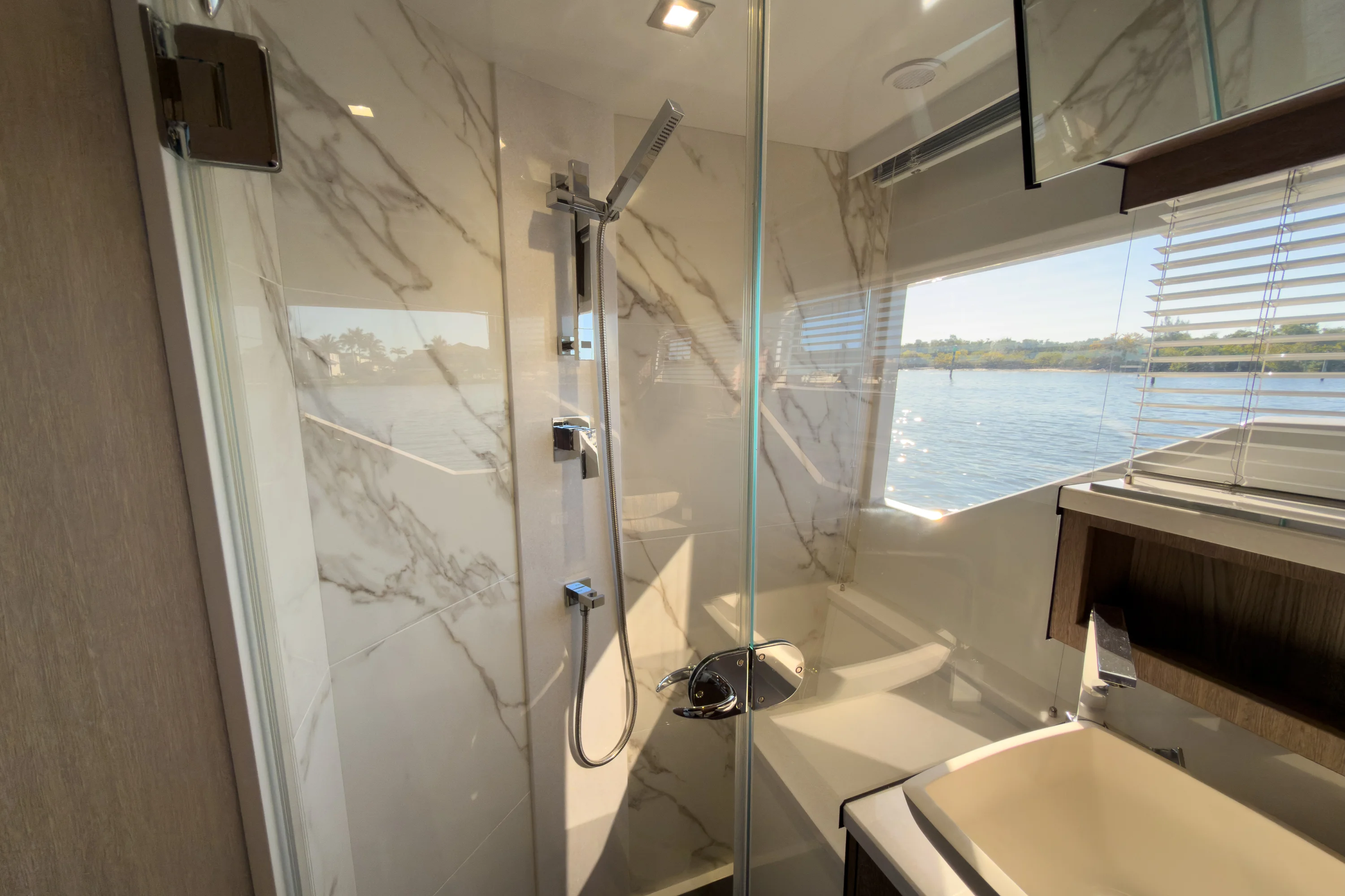 2022 Galeon 510 SKY Image Thumbnail #35