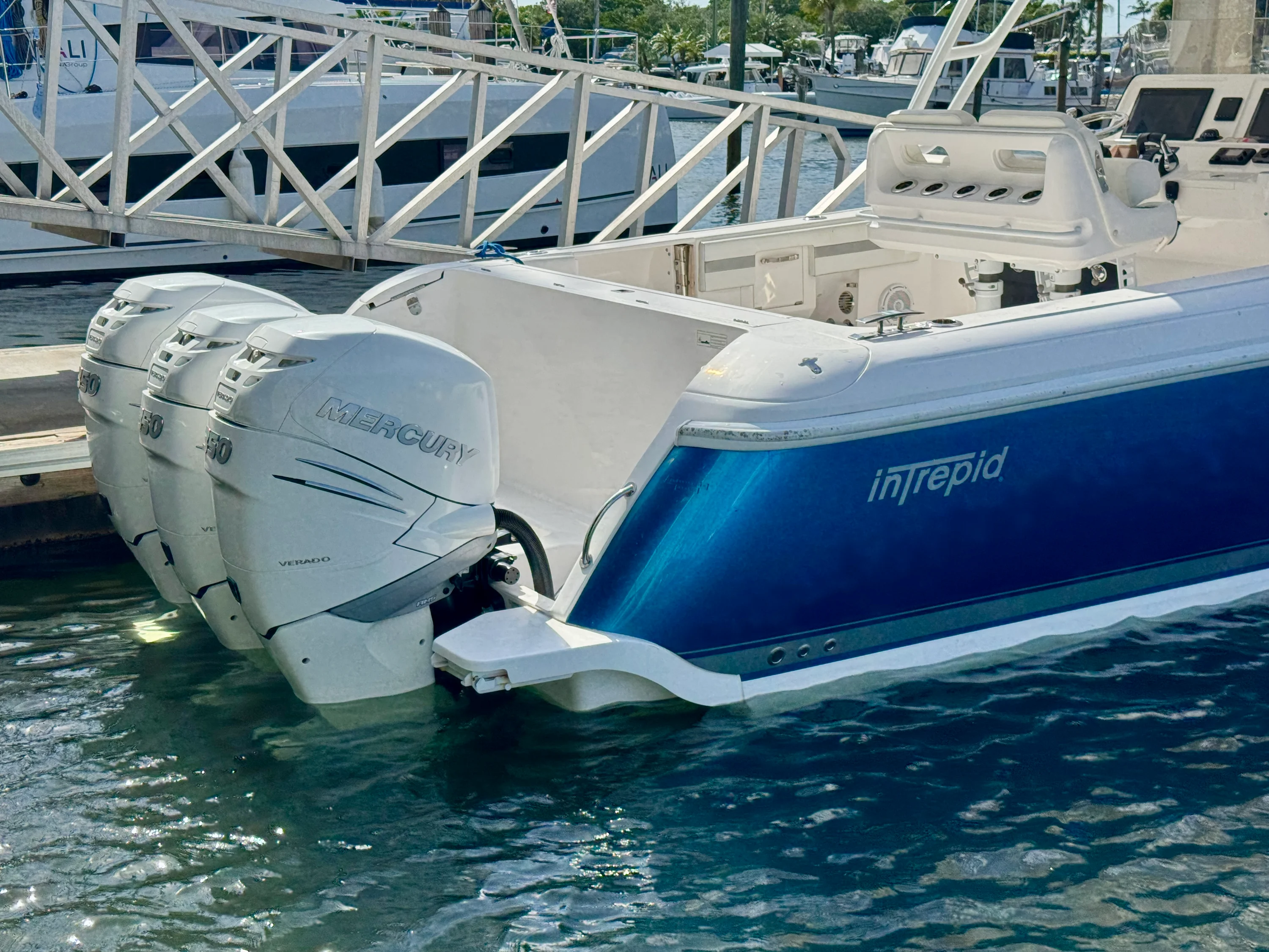2019 Intrepid 407 CUDDY Image Thumbnail #4