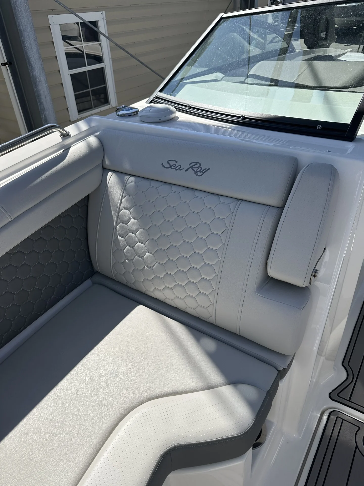 2024 Sea Ray 290 SD-OB Image Thumbnail #7