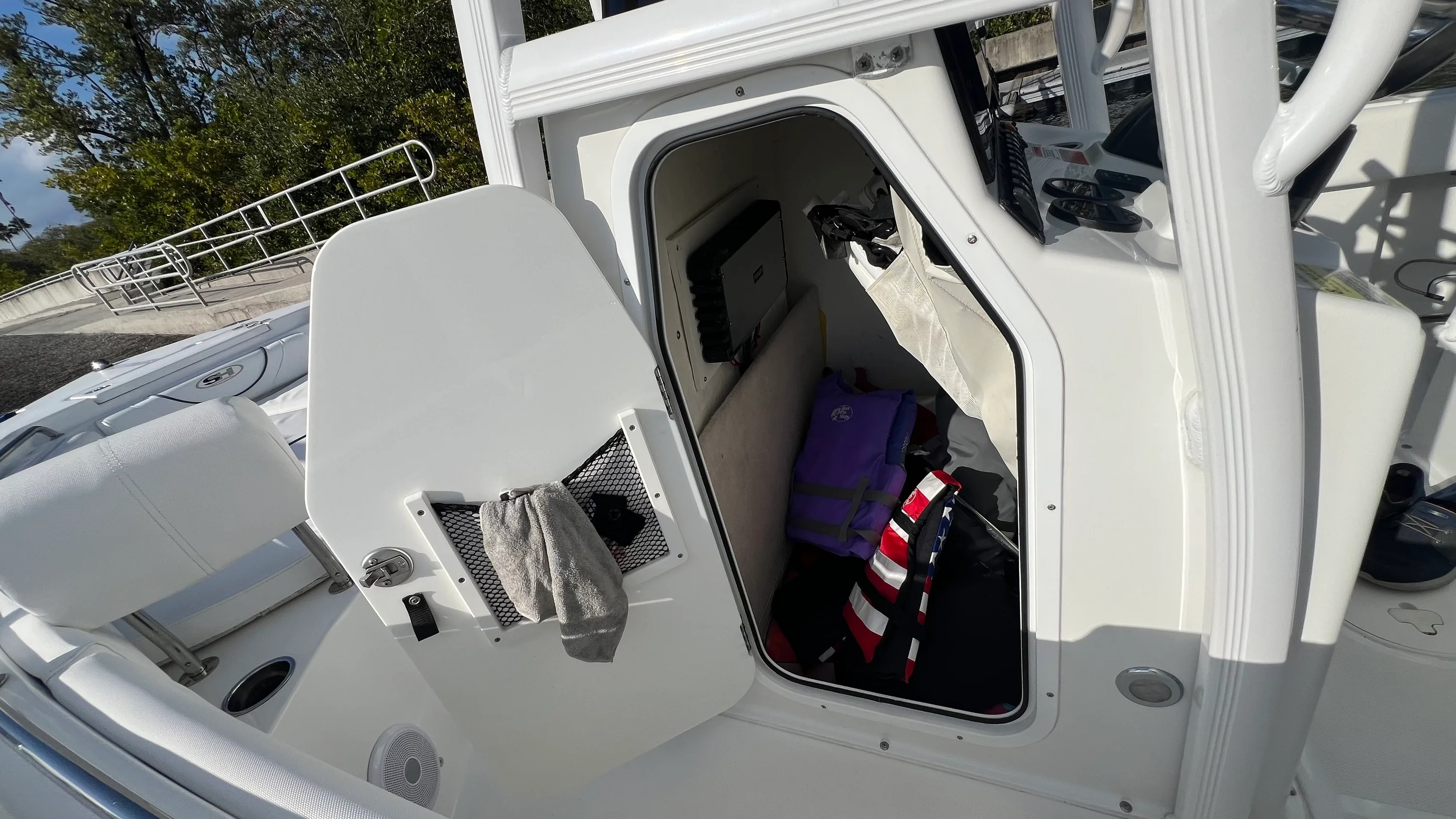 2017 Sea Hunt ULTRA 234 Image Thumbnail #27