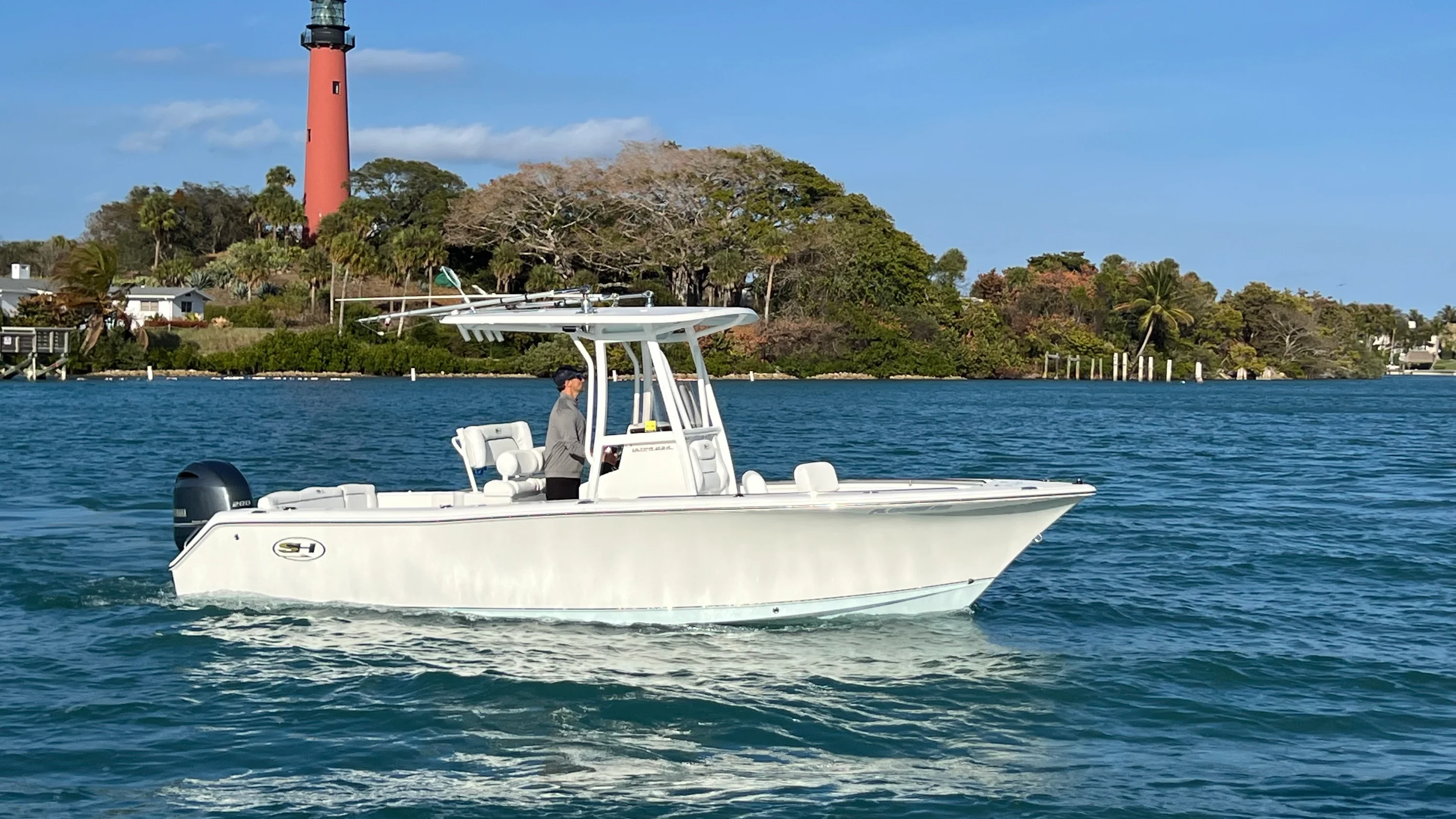 2017 Sea Hunt ULTRA 234 Image Thumbnail #2