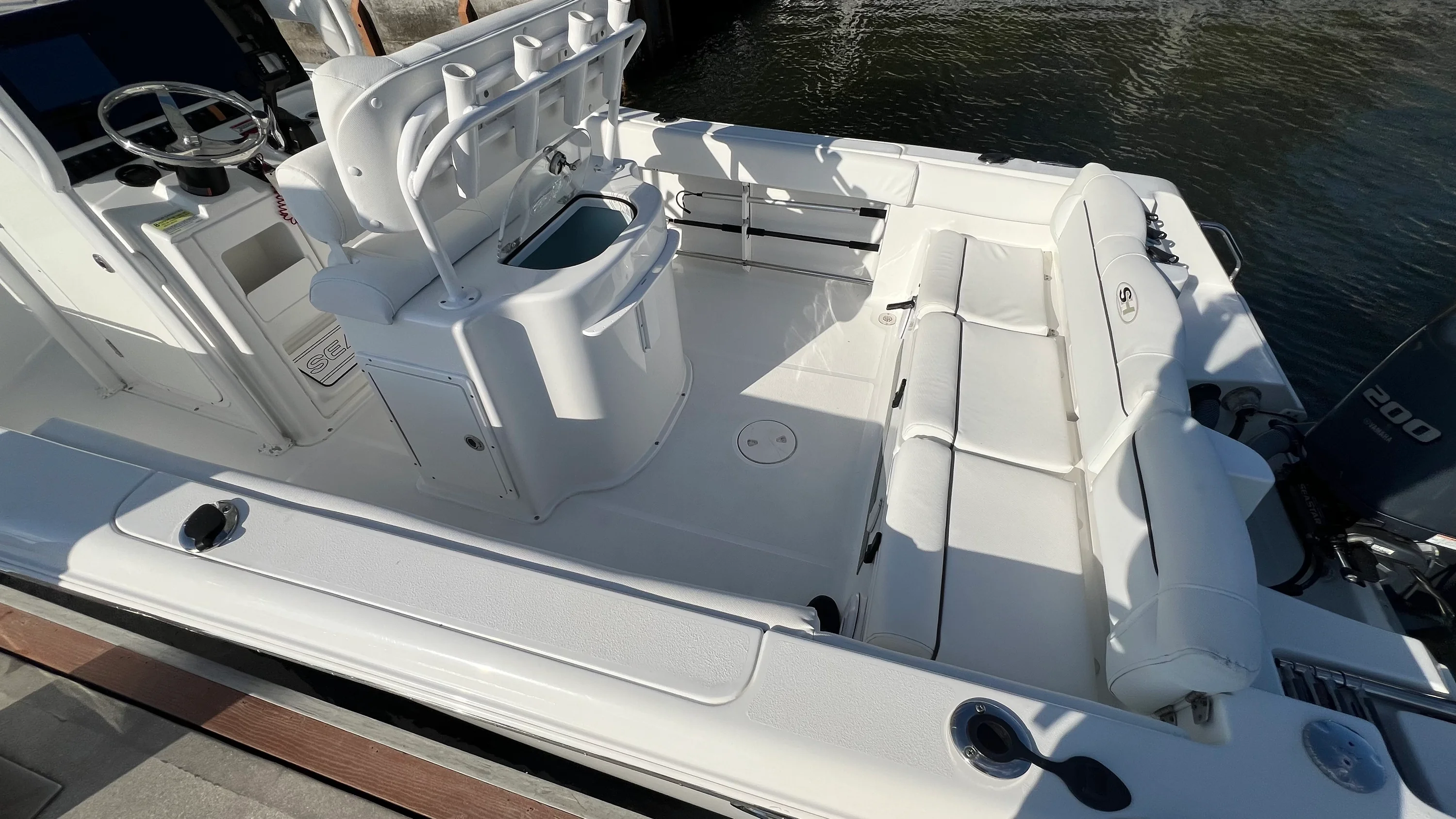 2017 Sea Hunt ULTRA 234 Image Thumbnail #34