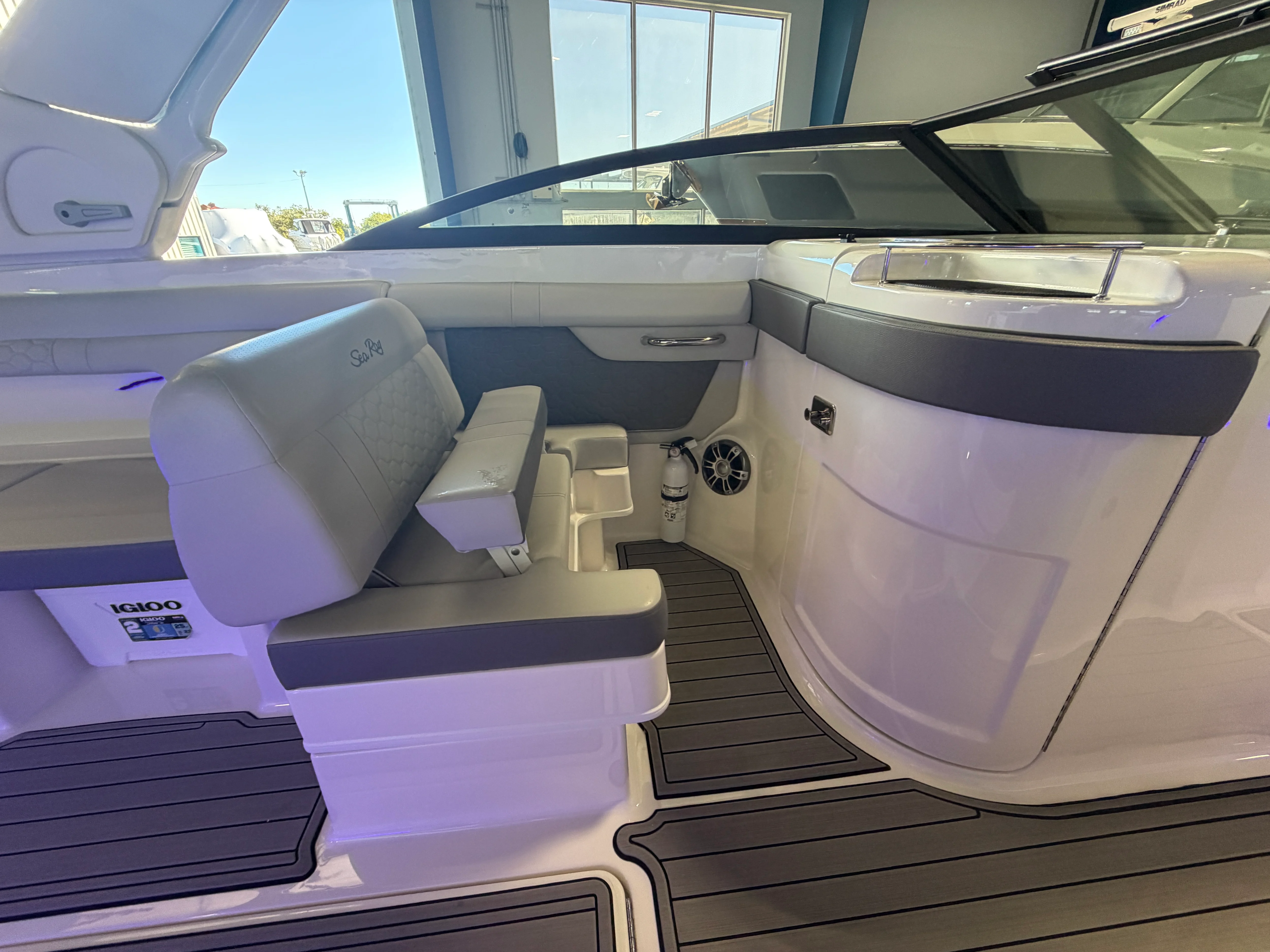 2024 Sea Ray 290 SD-OB Image Thumbnail #13