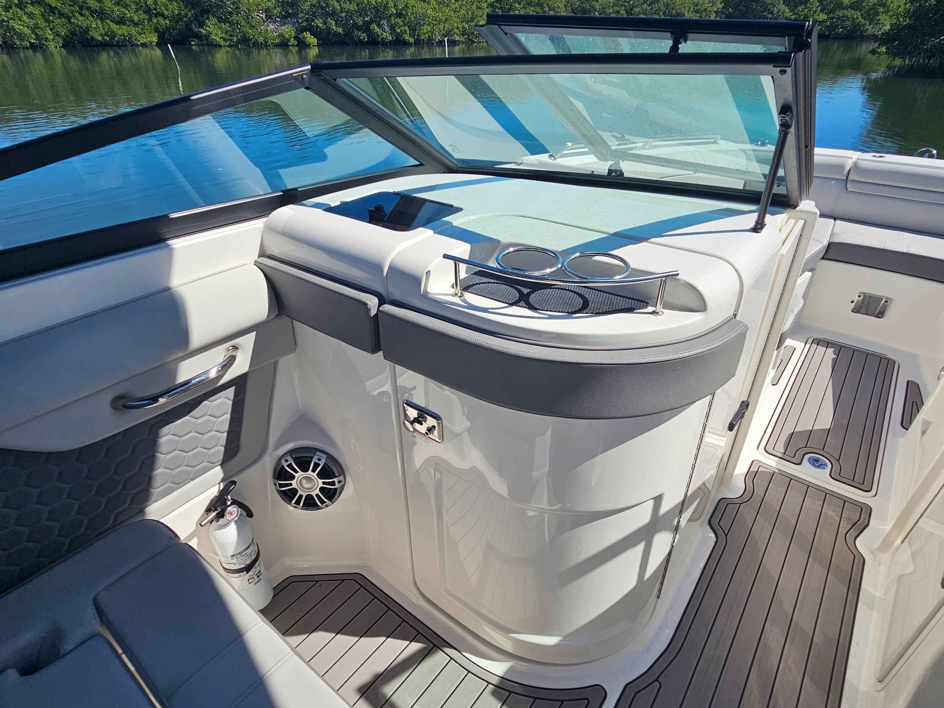 2024 Sea Ray 270 SD-OB Image Thumbnail #17