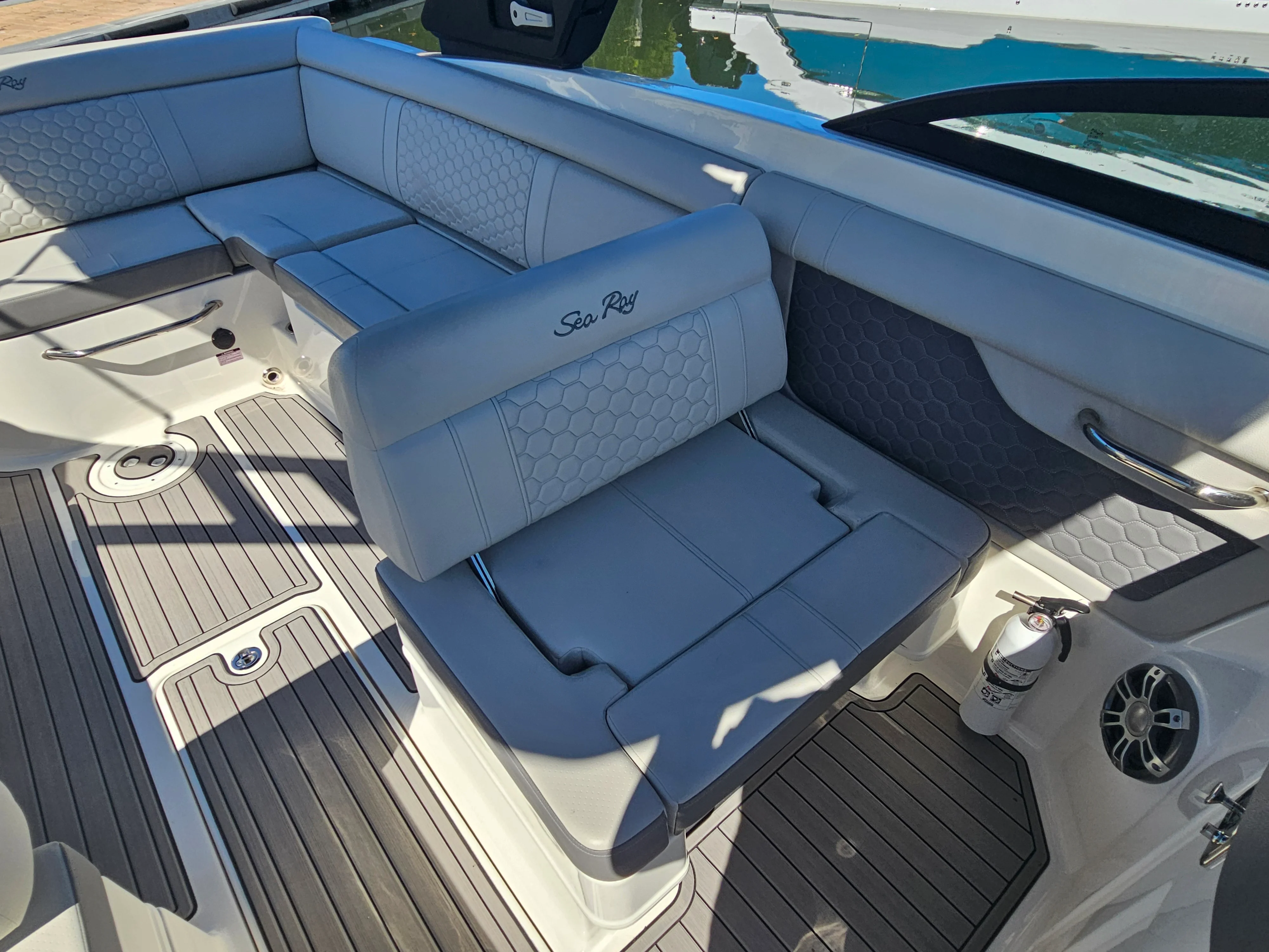 2024 Sea Ray 270 SD-OB Image Thumbnail #13