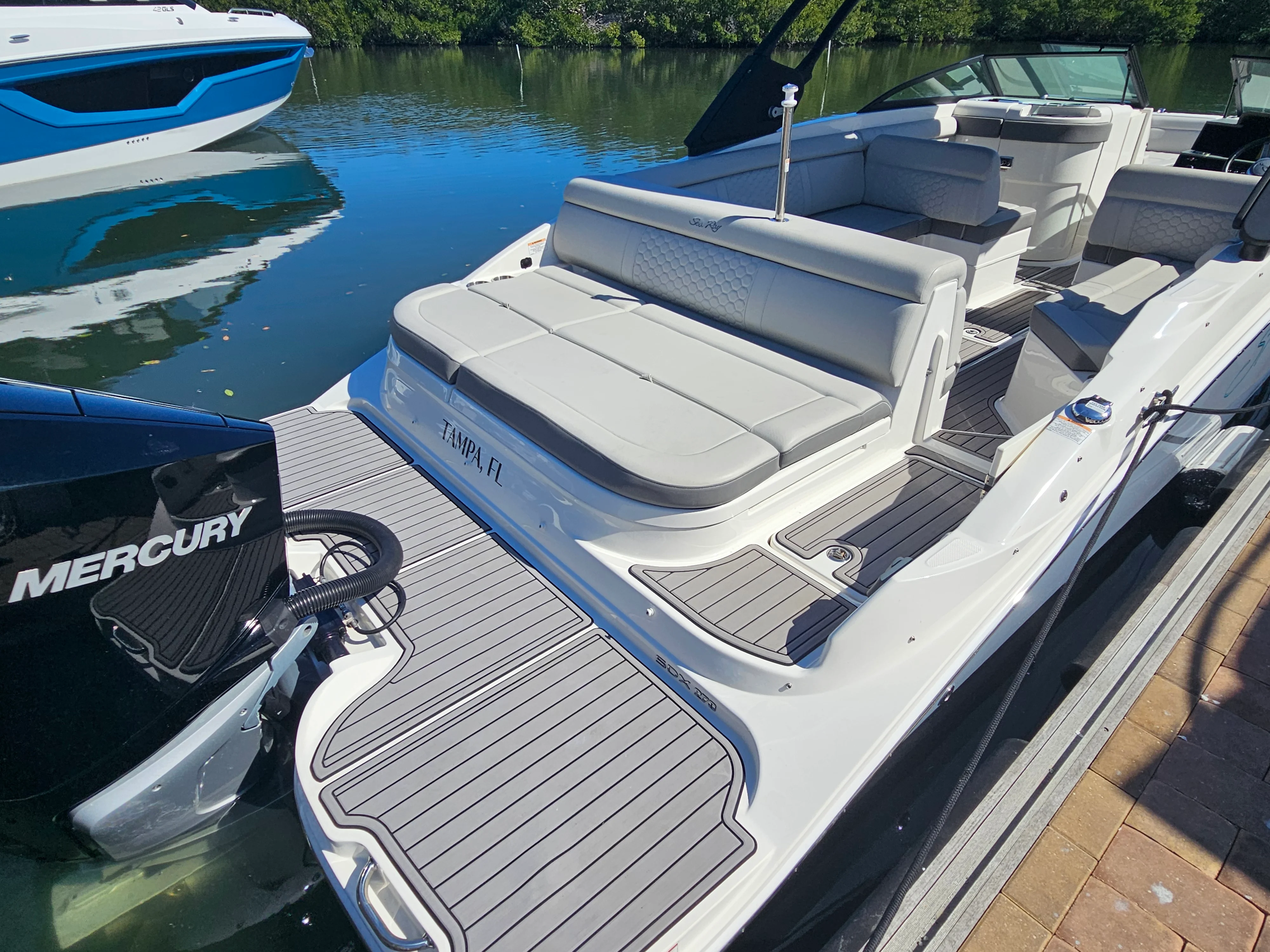 2024 Sea Ray 270 SD-OB Image Thumbnail #6