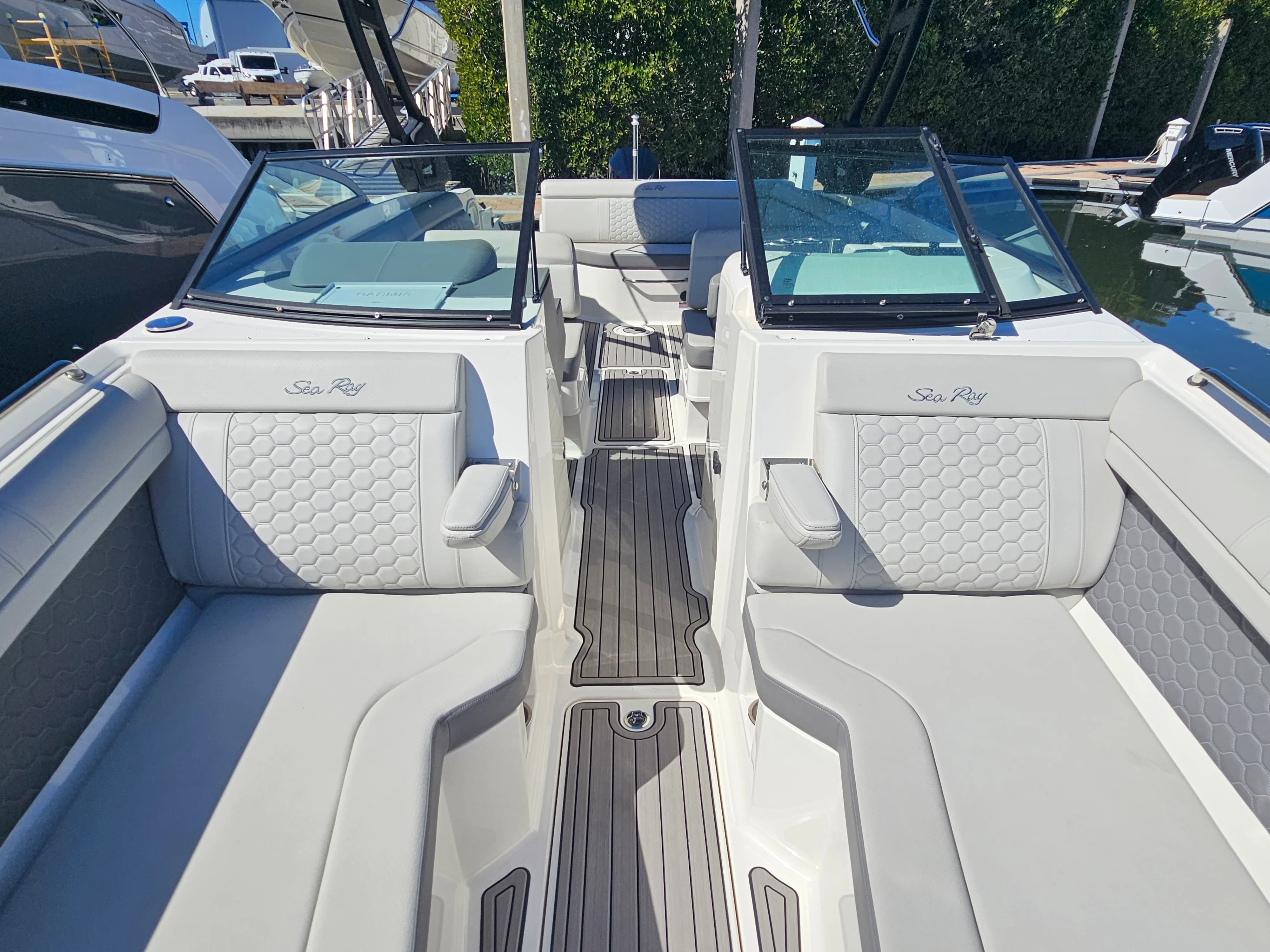 2024 Sea Ray 270 SD-OB Image Thumbnail #29