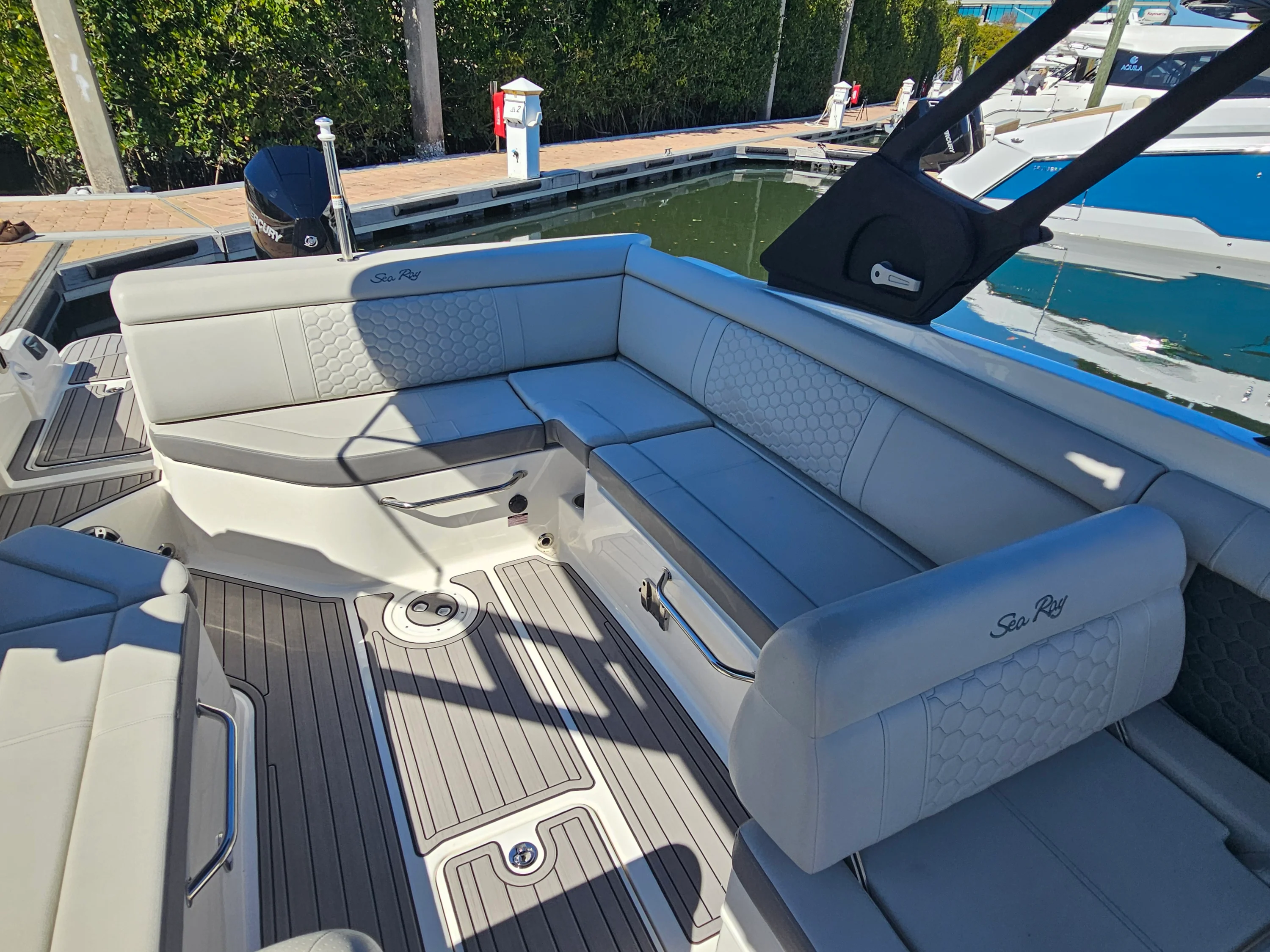 2024 Sea Ray 270 SD-OB Image Thumbnail #10