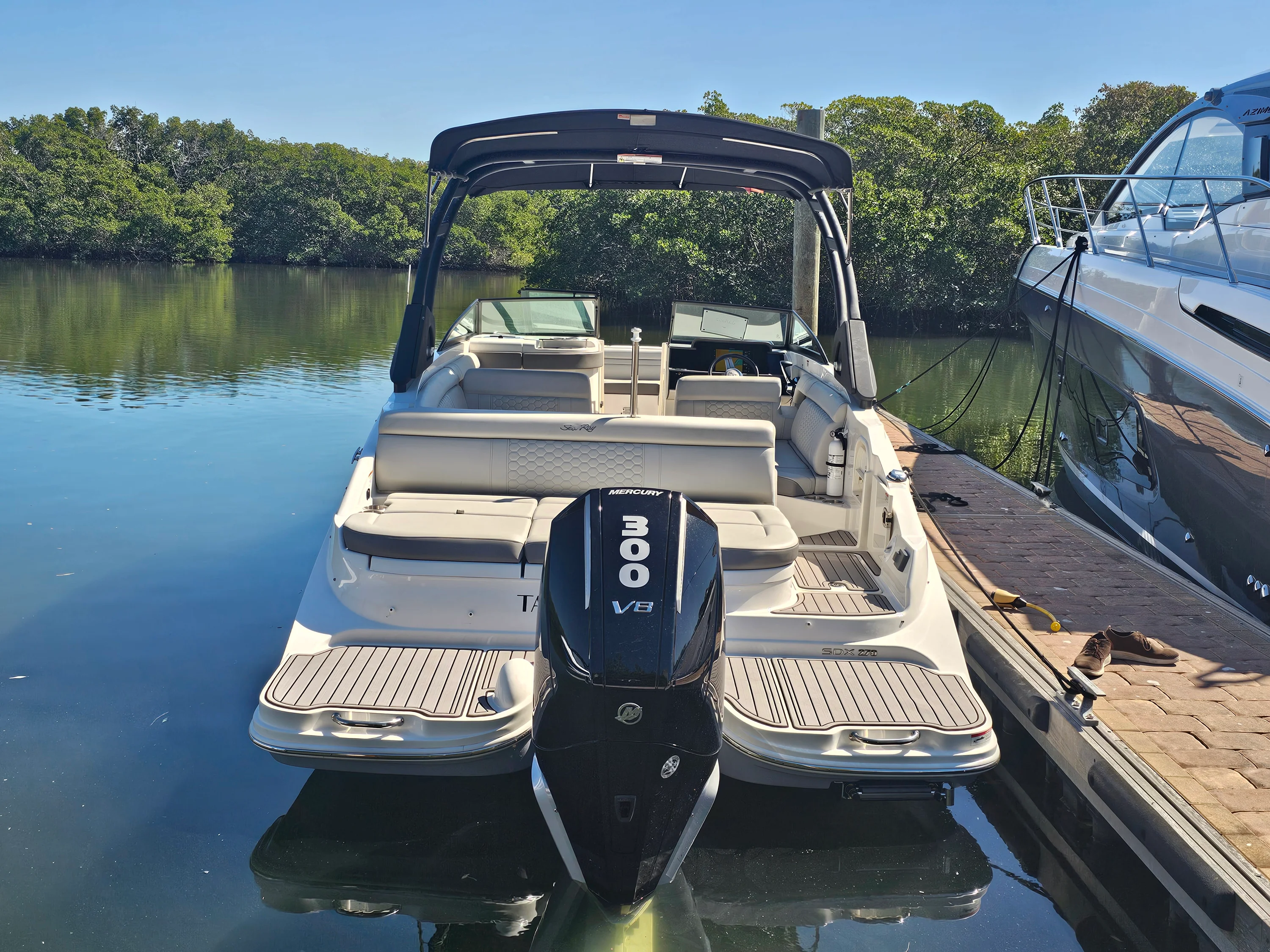 2024 Sea Ray 270 SD-OB Image Thumbnail #2