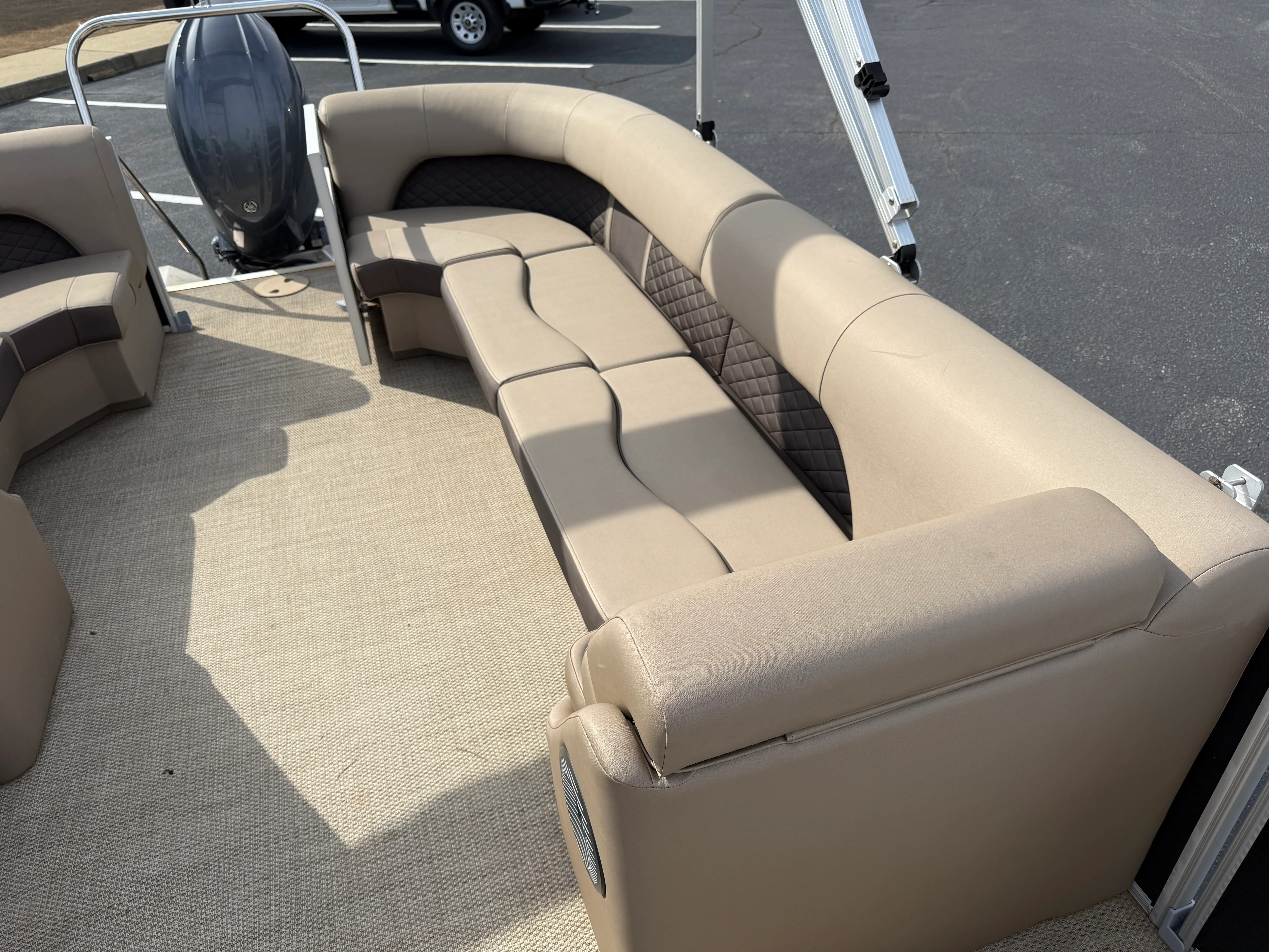 2024 Bennington 22 L Image Thumbnail #11