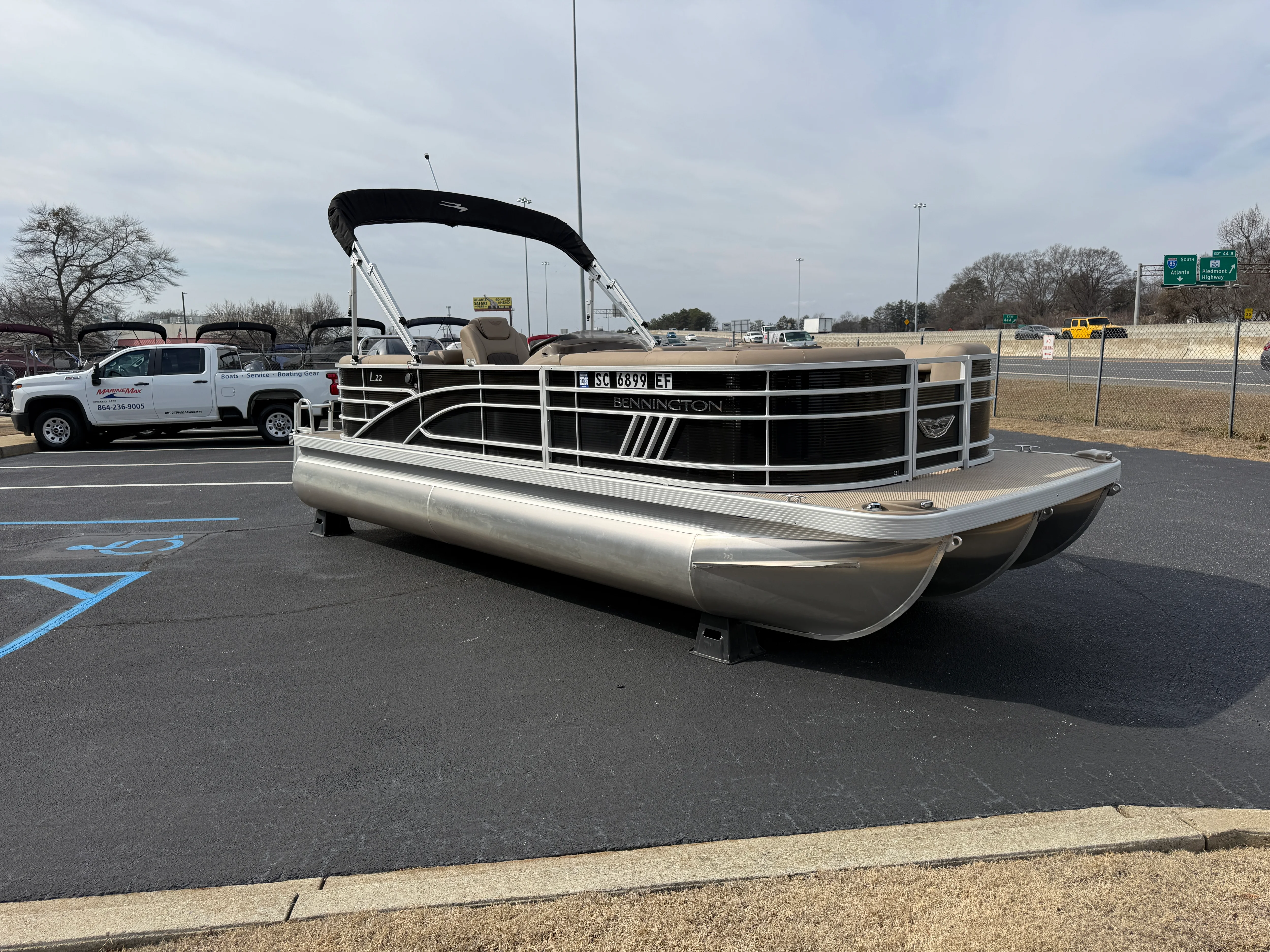 2024 Bennington 22 L Image Thumbnail #6